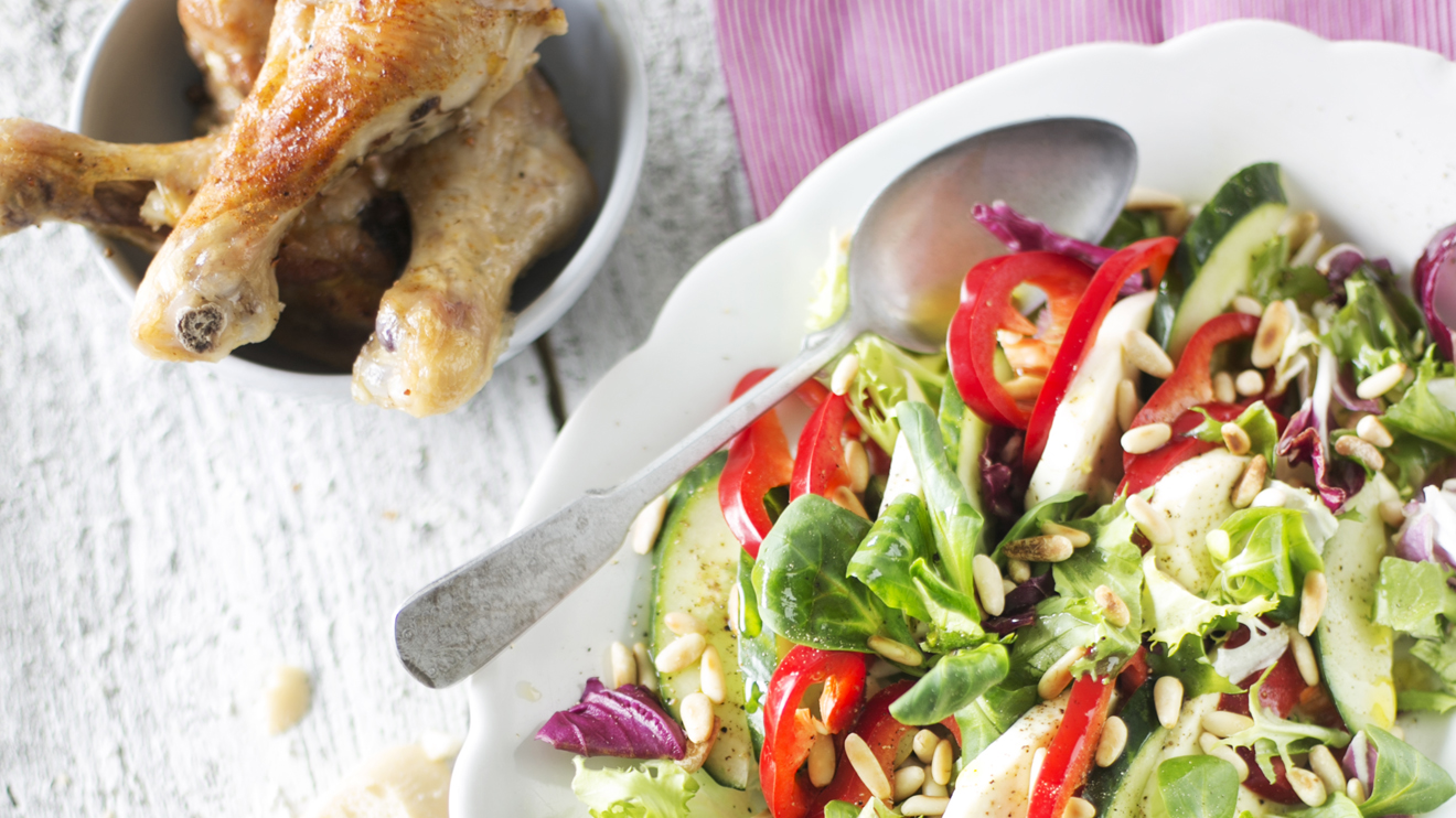 Suippopaprika-mozzarellasalaatti