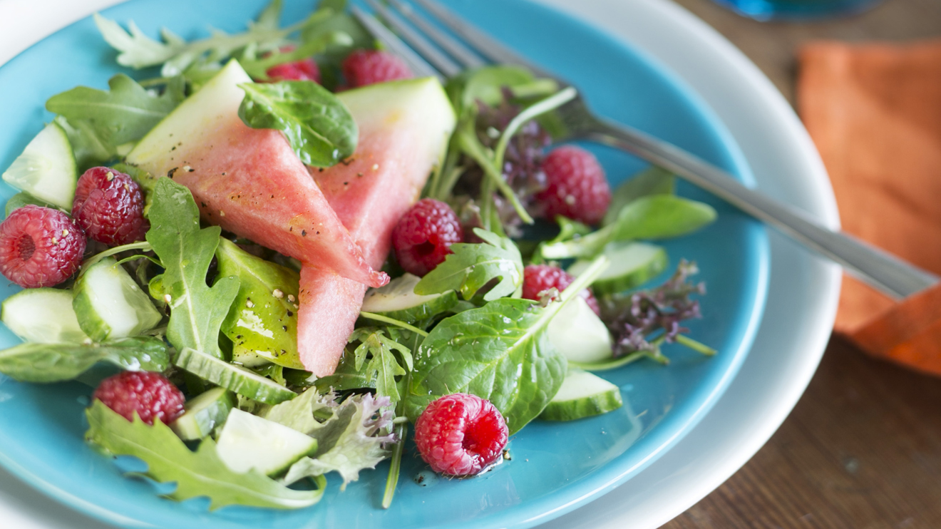 Vesimeloni-vadelmasalaatti