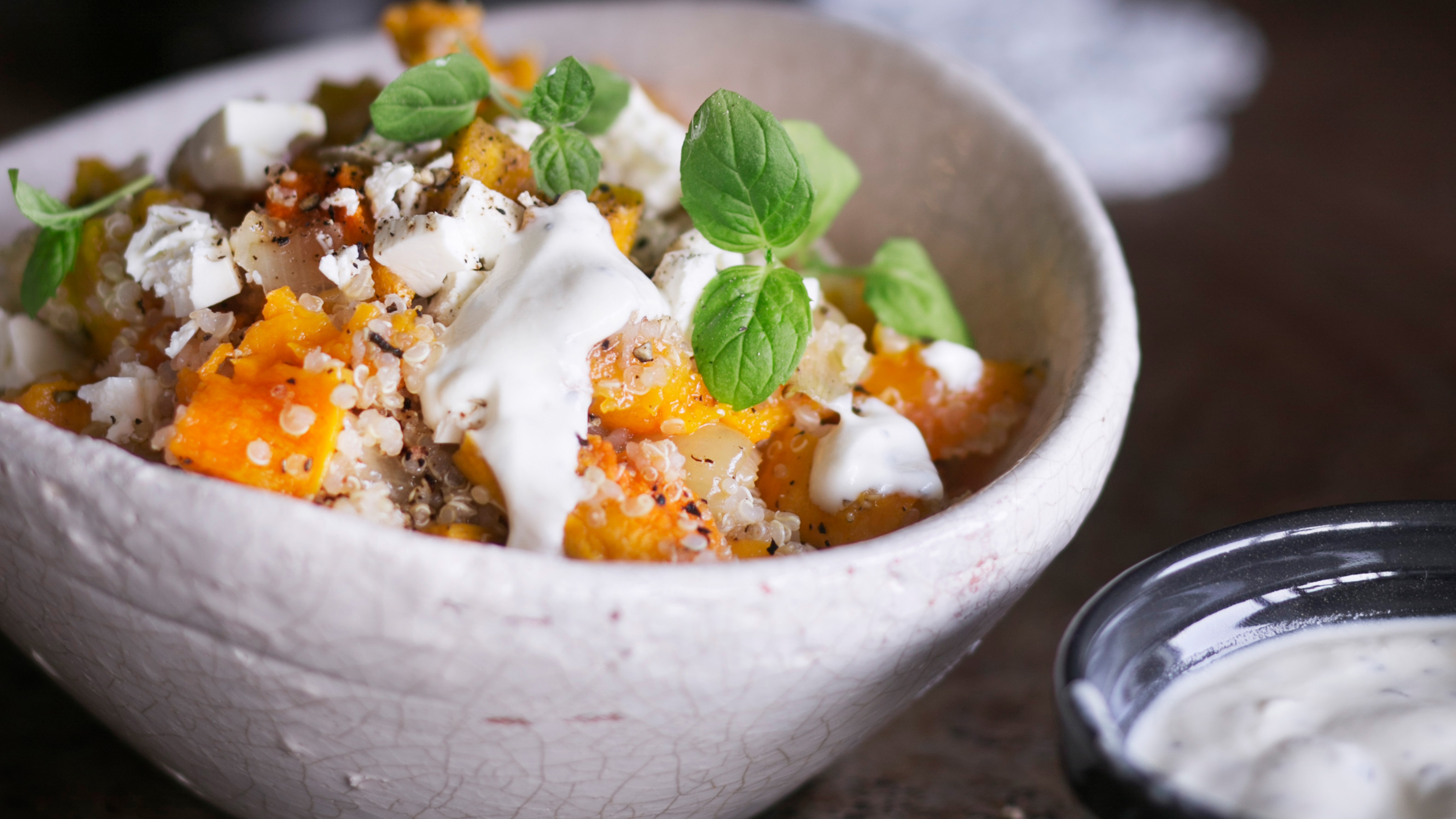 Kurpitsa-kvinoasalaatti