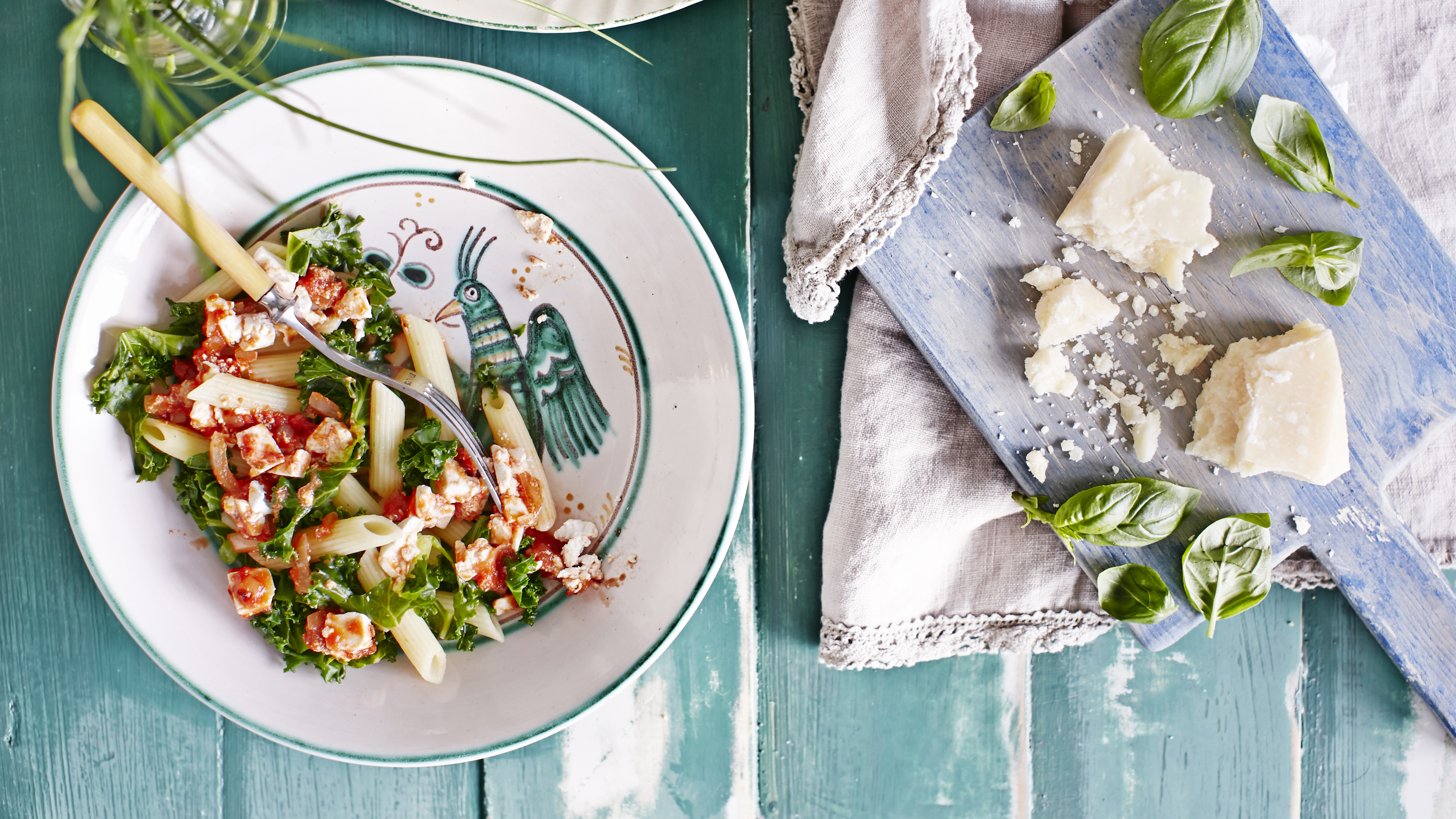 Vuohenjuusto-lehtikaalipasta