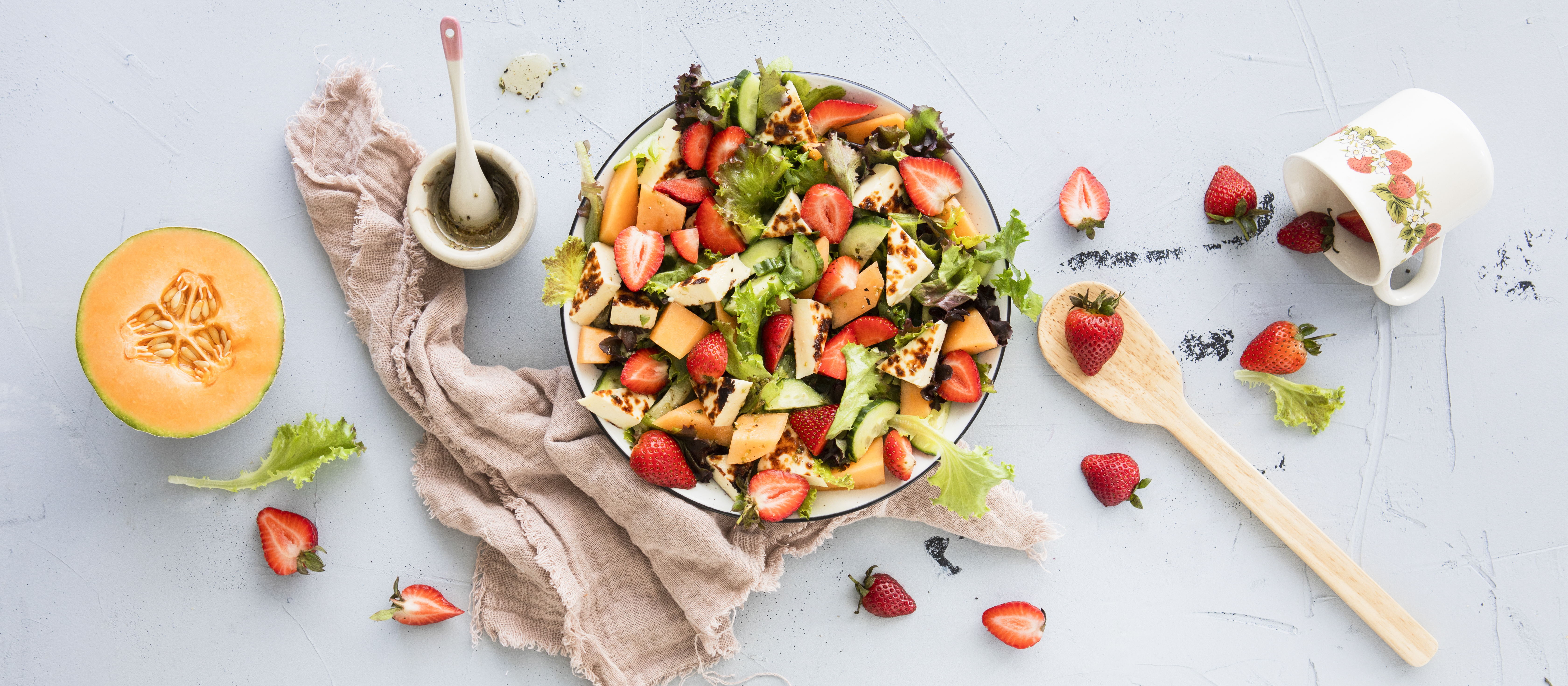 Leipäjuusto-melonisalaatti