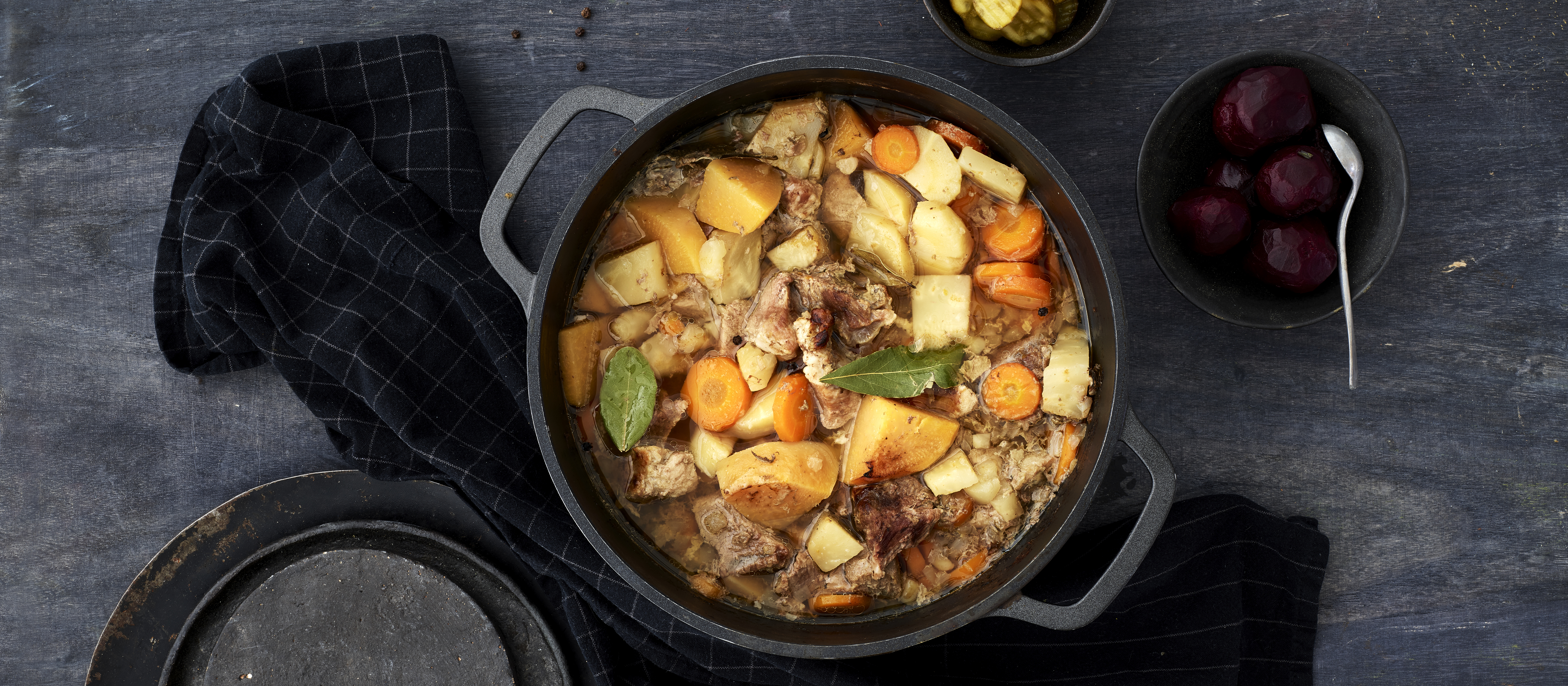 Liha-juurespata karjalanpaistin tapaan