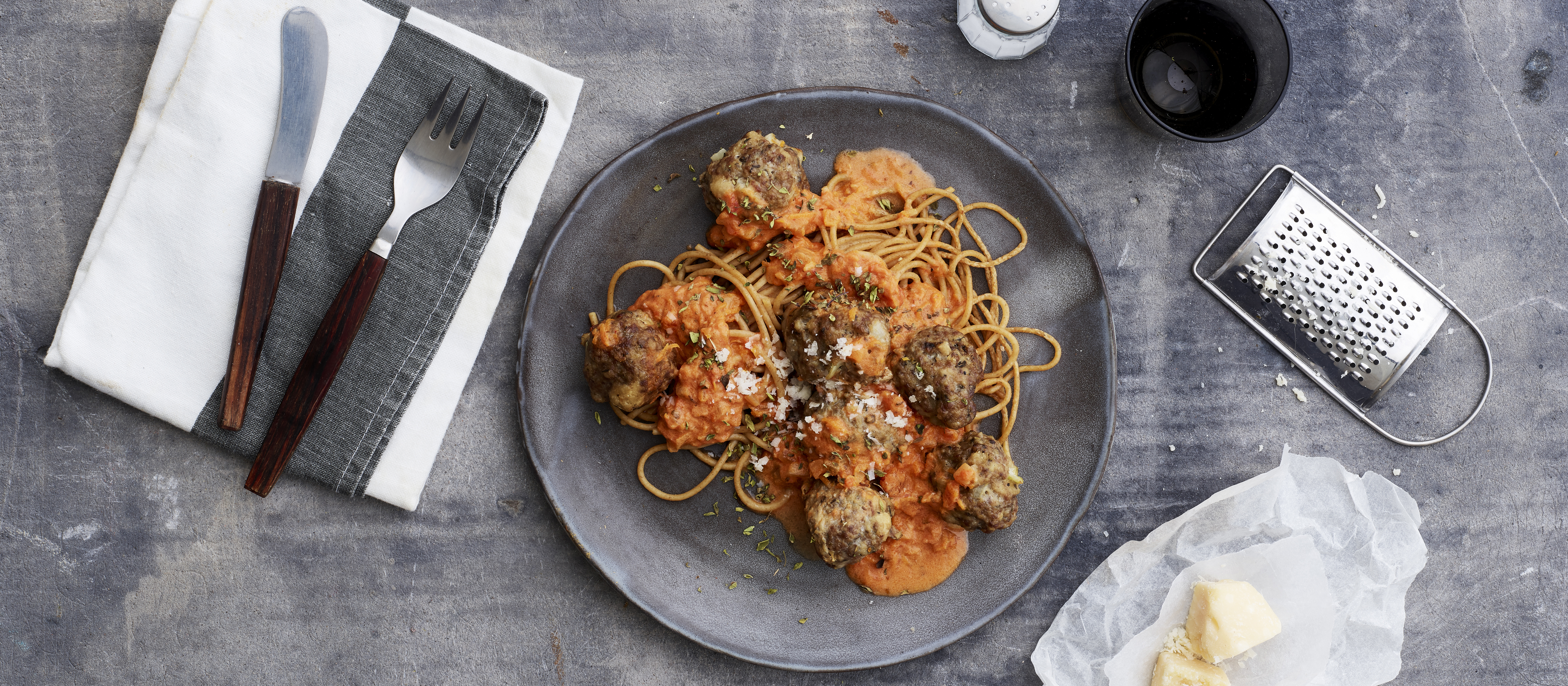 Lihapullat tomaattikastikkeessa