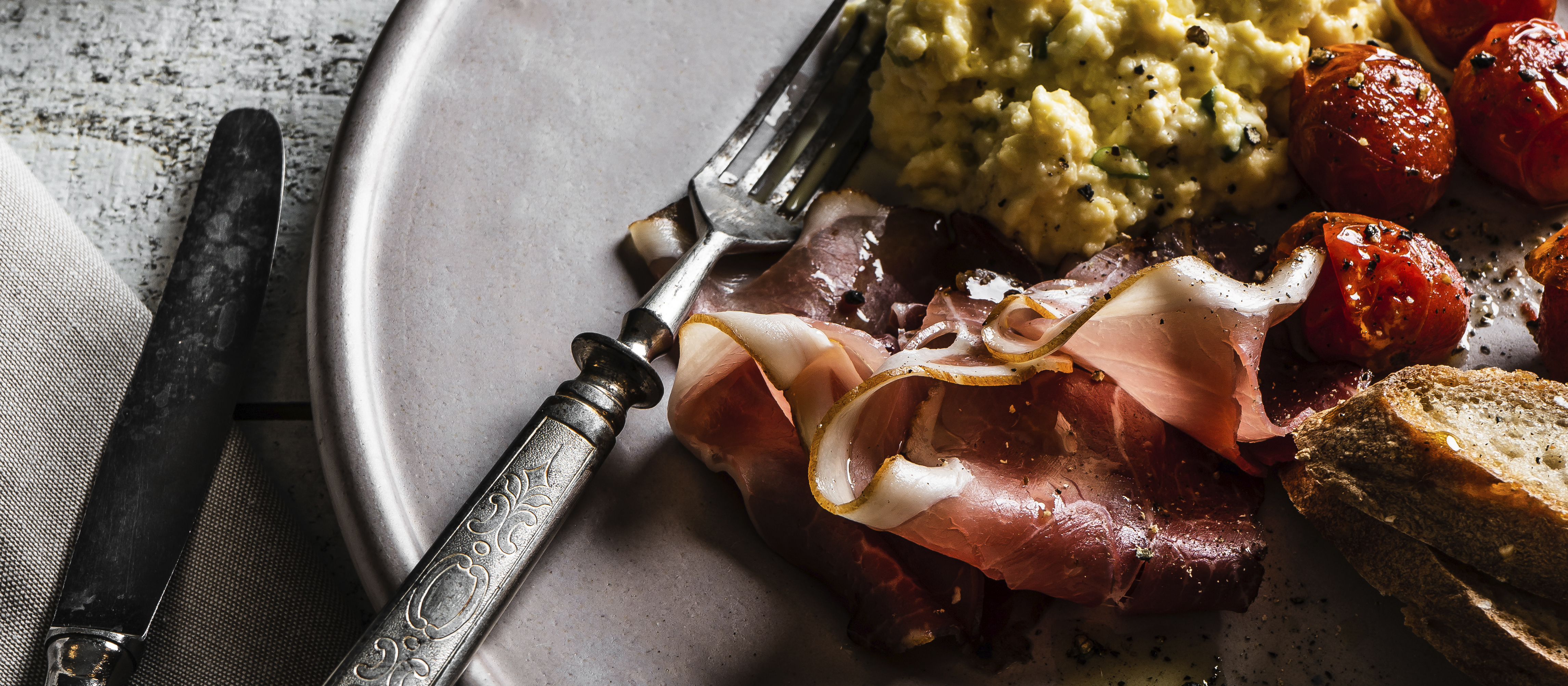 Munakokkeli ja ilmakuivattua kinkkua