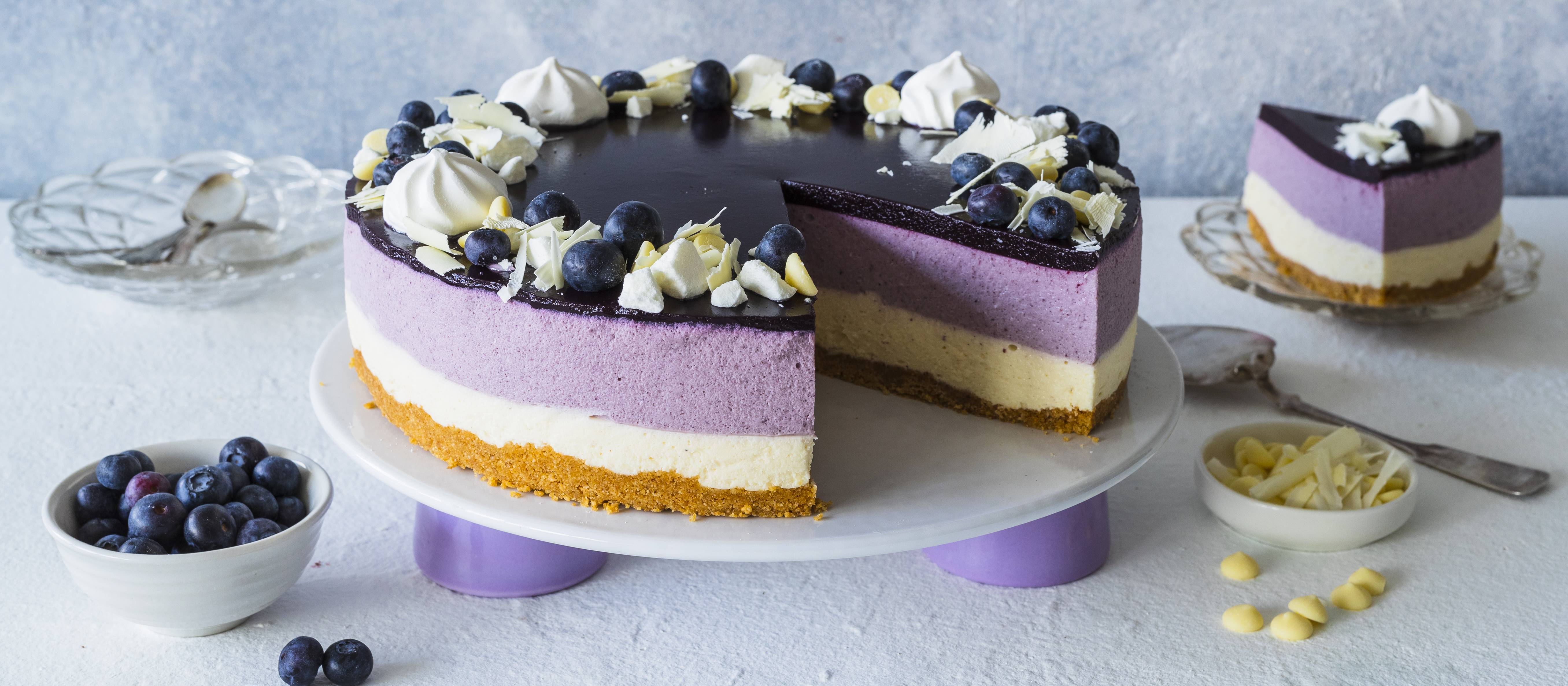 Mustikka-valkosuklaakakku