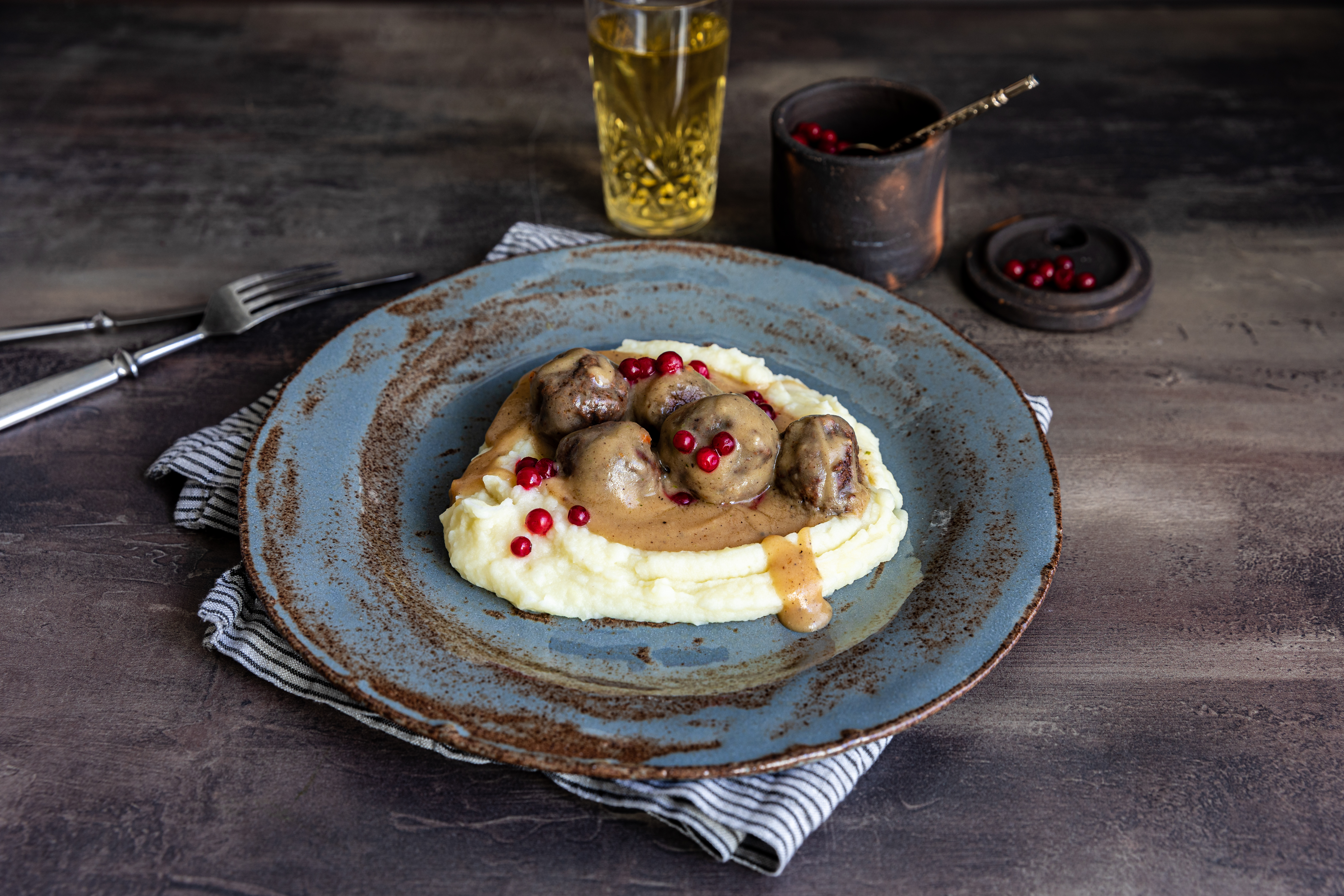  Muu Pyörykät ja ruskea kastike