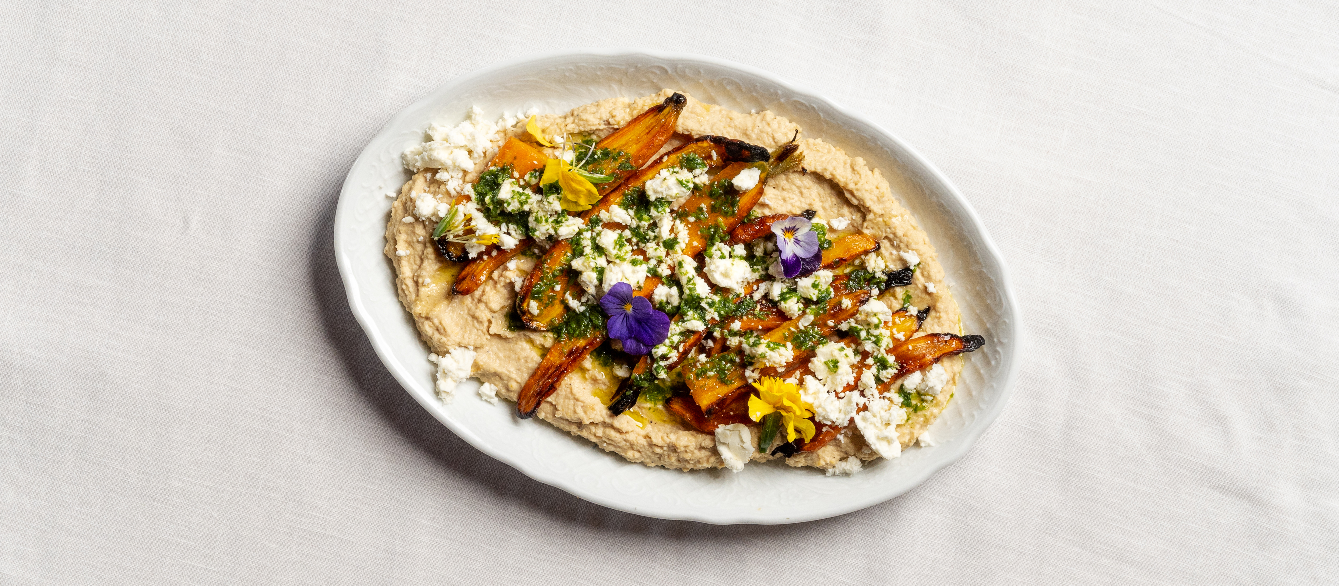 Paahdetut porkkanat ja sitruunahummus