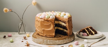 Vadelma-suklaatäytekakku | Makeat leivonnaiset | Reseptit | K-Ruoka