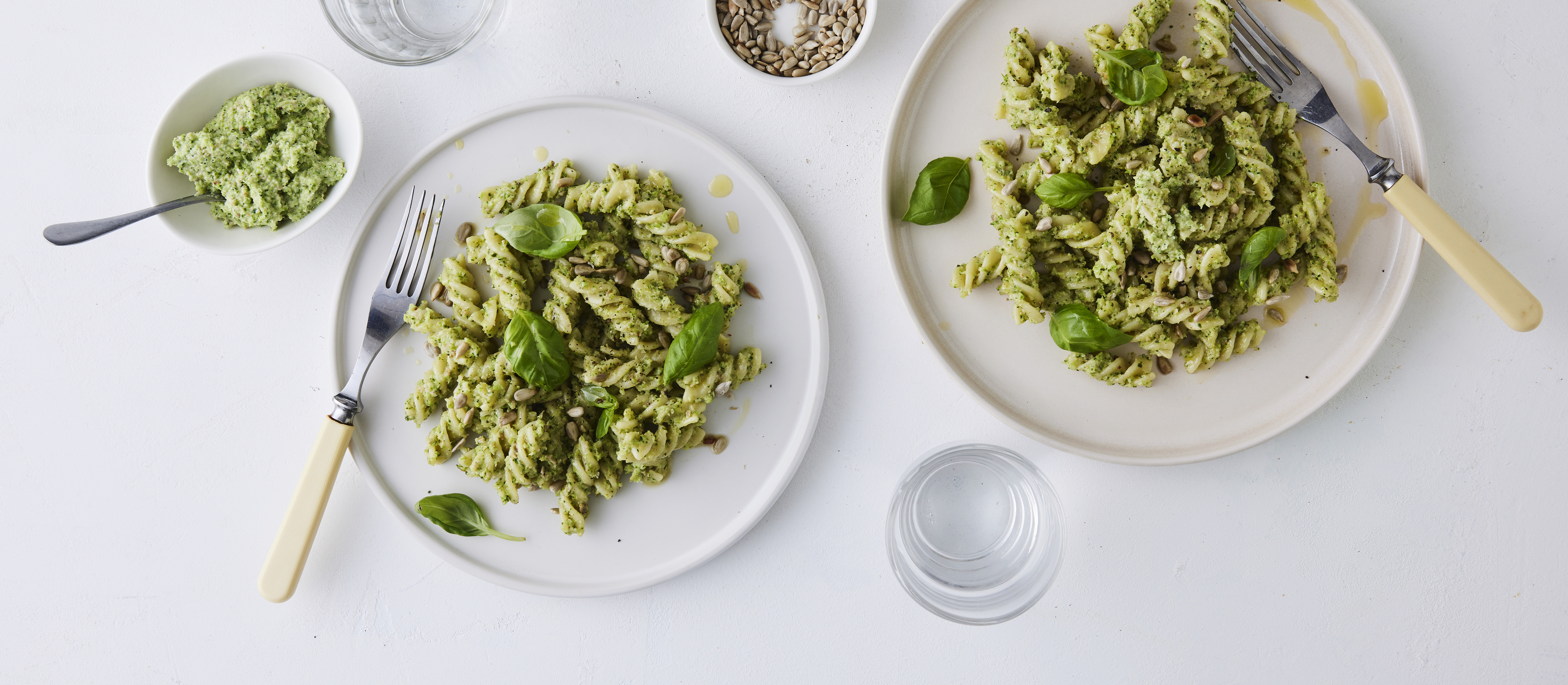 Parsakaalipestopasta