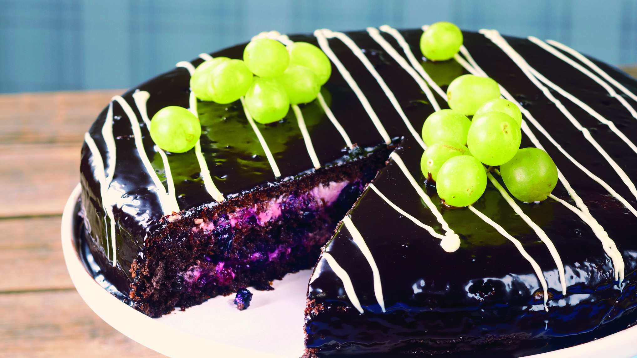 Suklaa-mustikkakakku