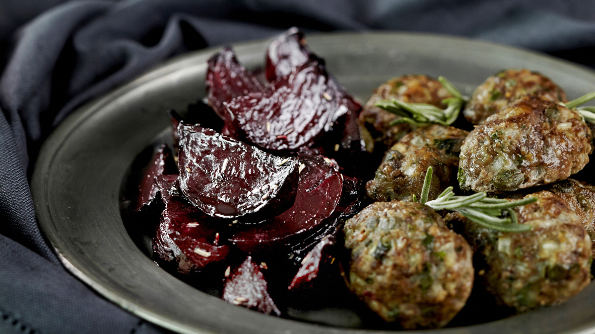 Uunipunajuuret ja lihapullat