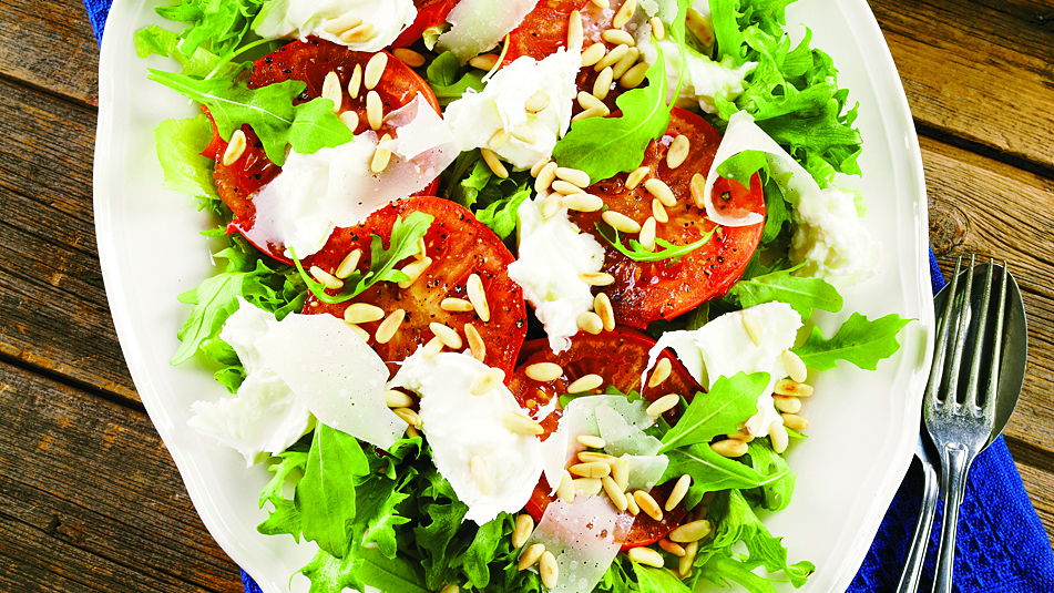 Uunitomaatti-mozzarellasalaatti