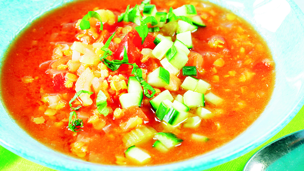 Tomaattinen linssi-kasviskeitto