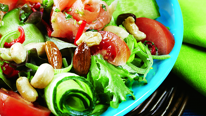 Lohisalaatti Thaimaalaisittain