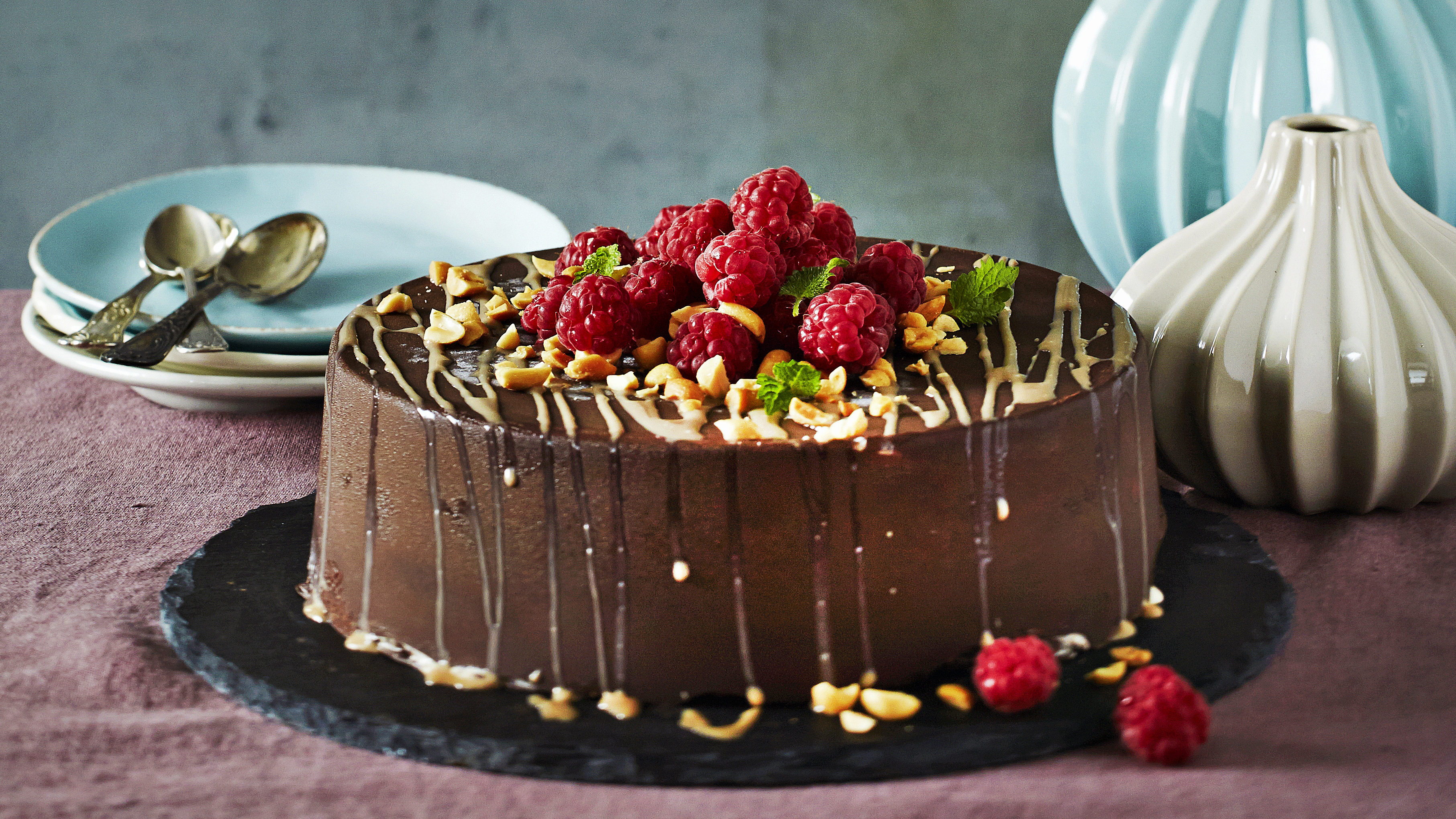 Maapähkinä-suklaajäätelökakku