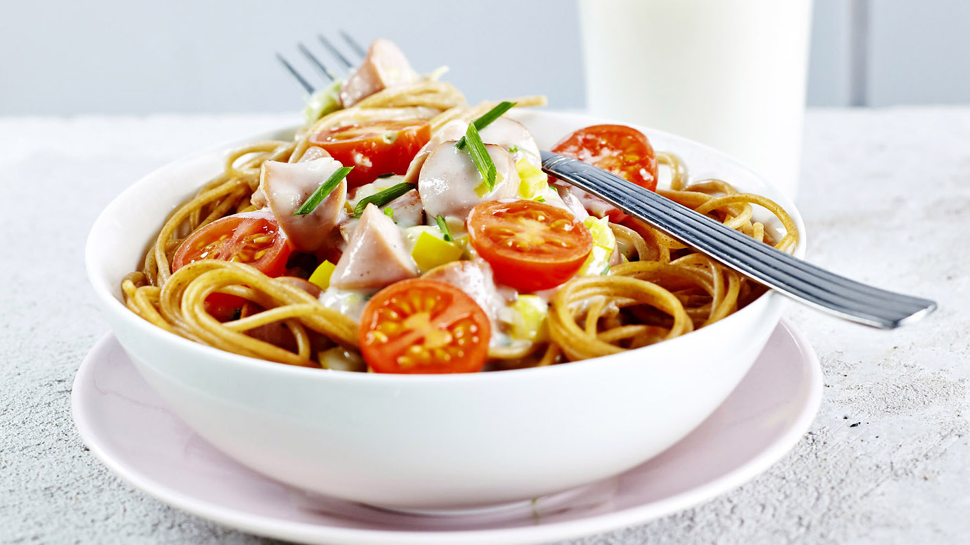 Värikäs nakkispagetti