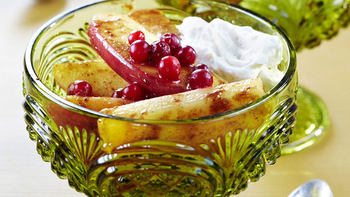 Wokatut omenat ja mantelikerma