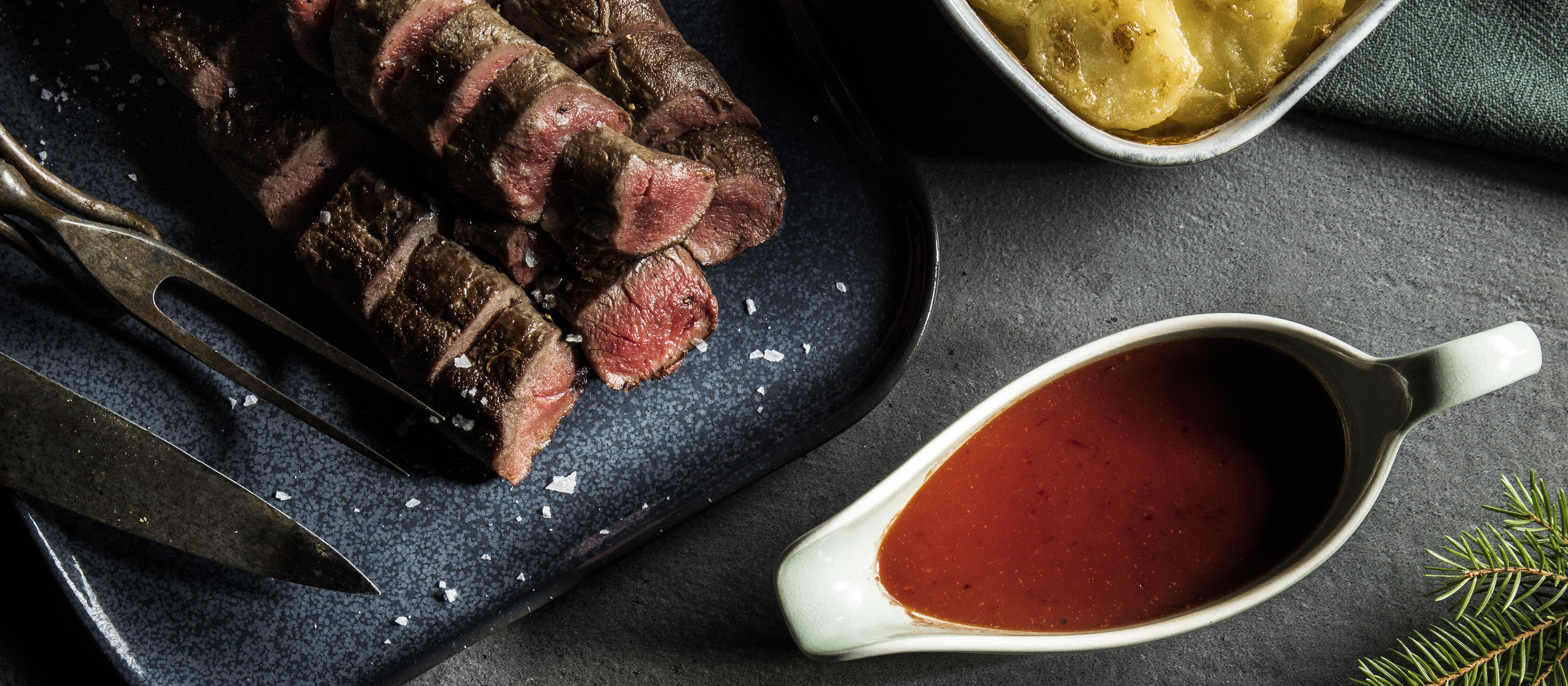 Poron sisäfilee ja karpalokastike