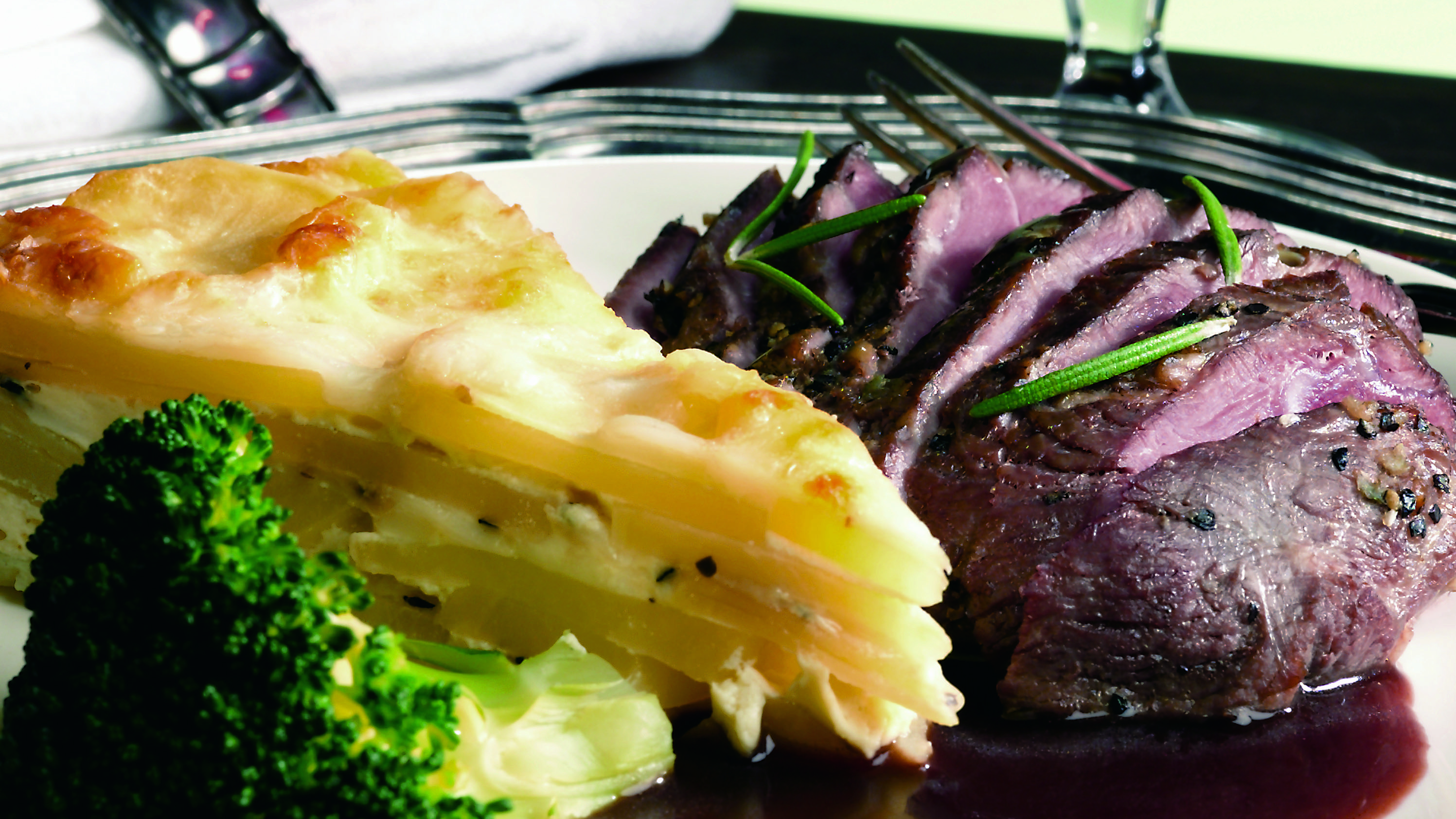 Karitsan paahtopaisti ja perunakeikaus