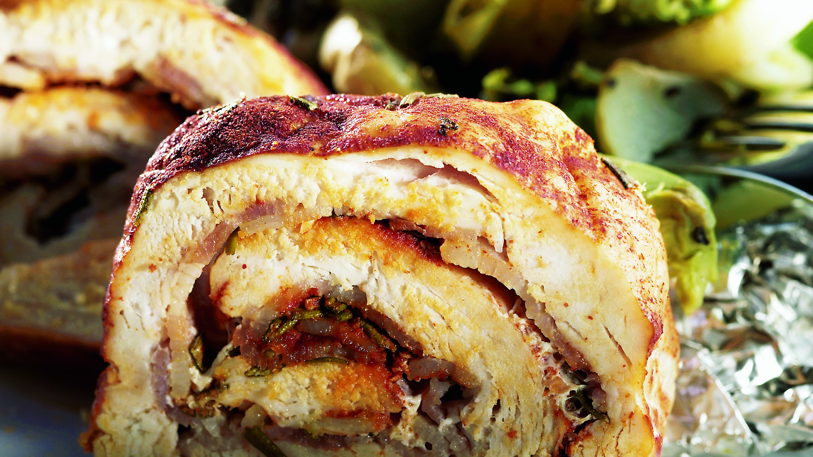 Rosmariini-broilerirulla ja peruna-avokadonyytit