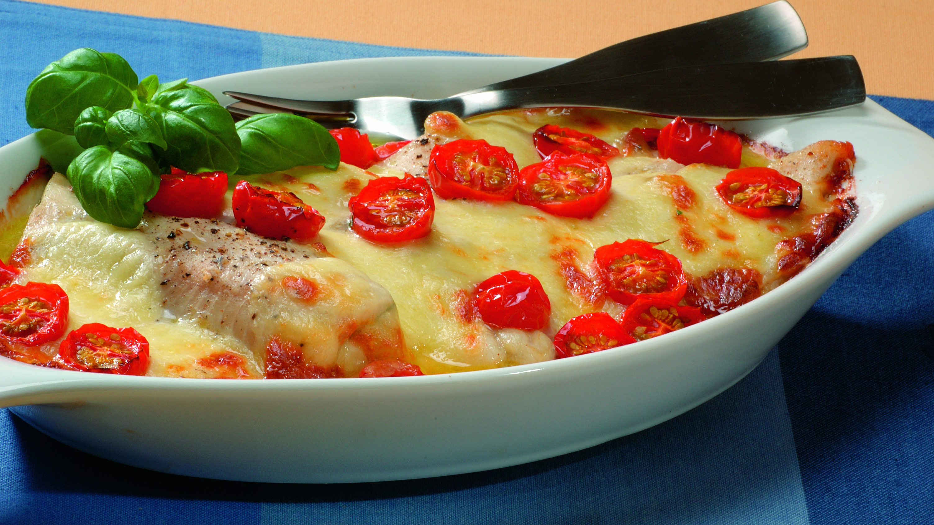 Tomaatti-mozzarellasiikaa