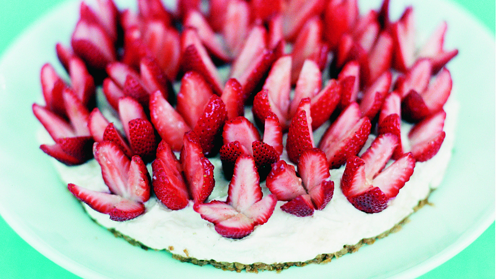 Mansikkainen marsipaanitorttu