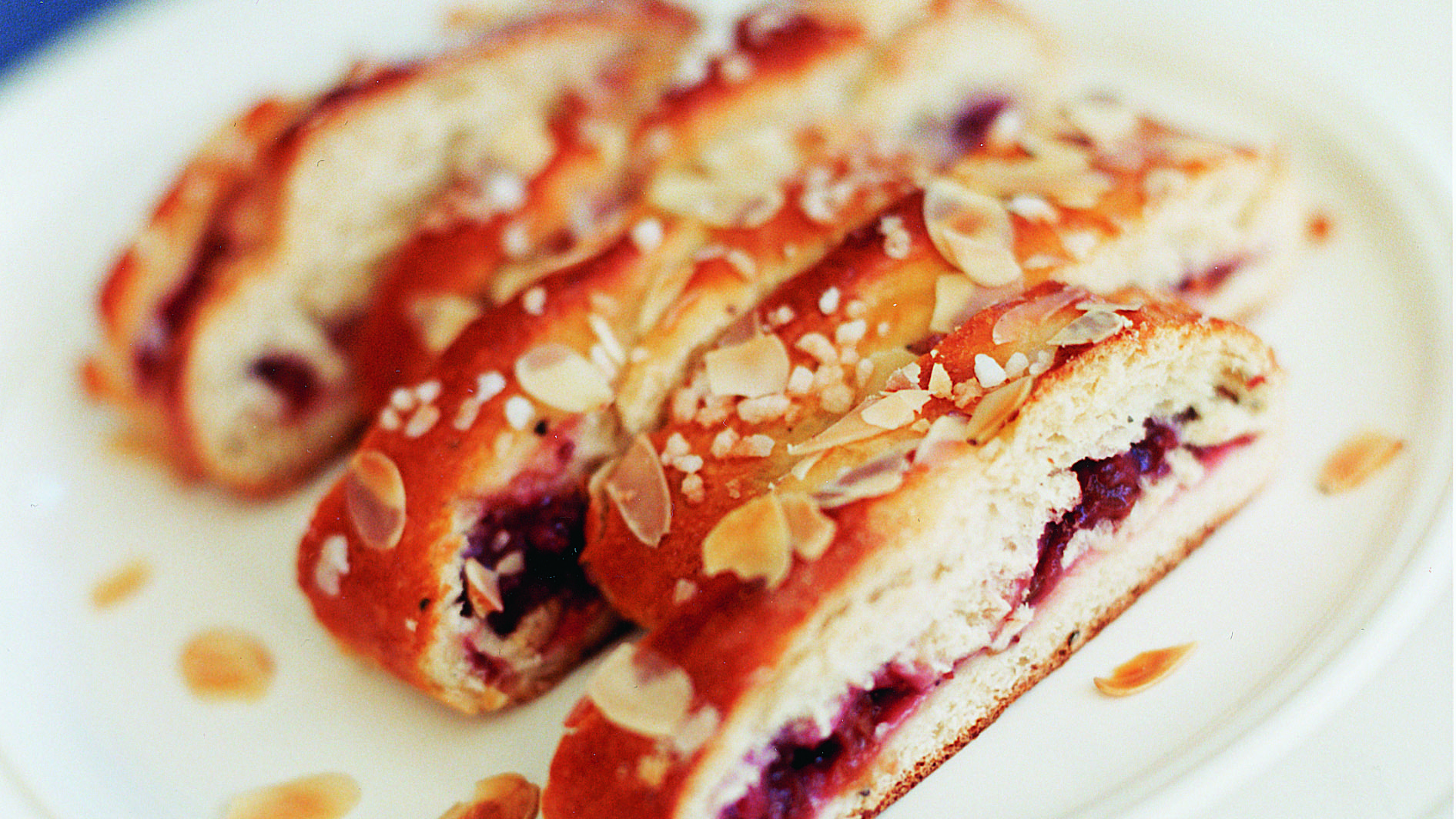 Raparperi-vadelmahillopitkot