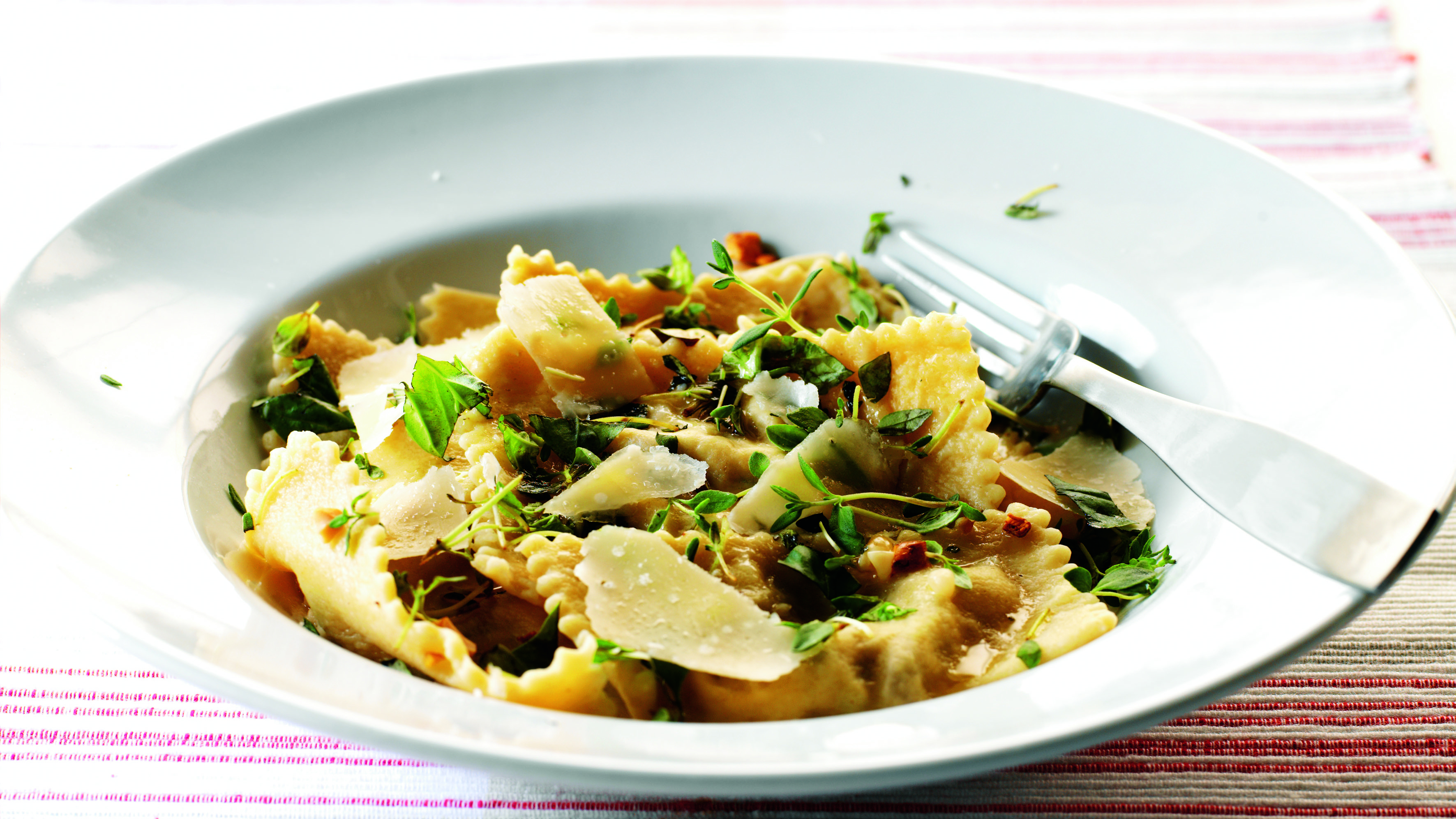 Yrttiset sieniraviolit