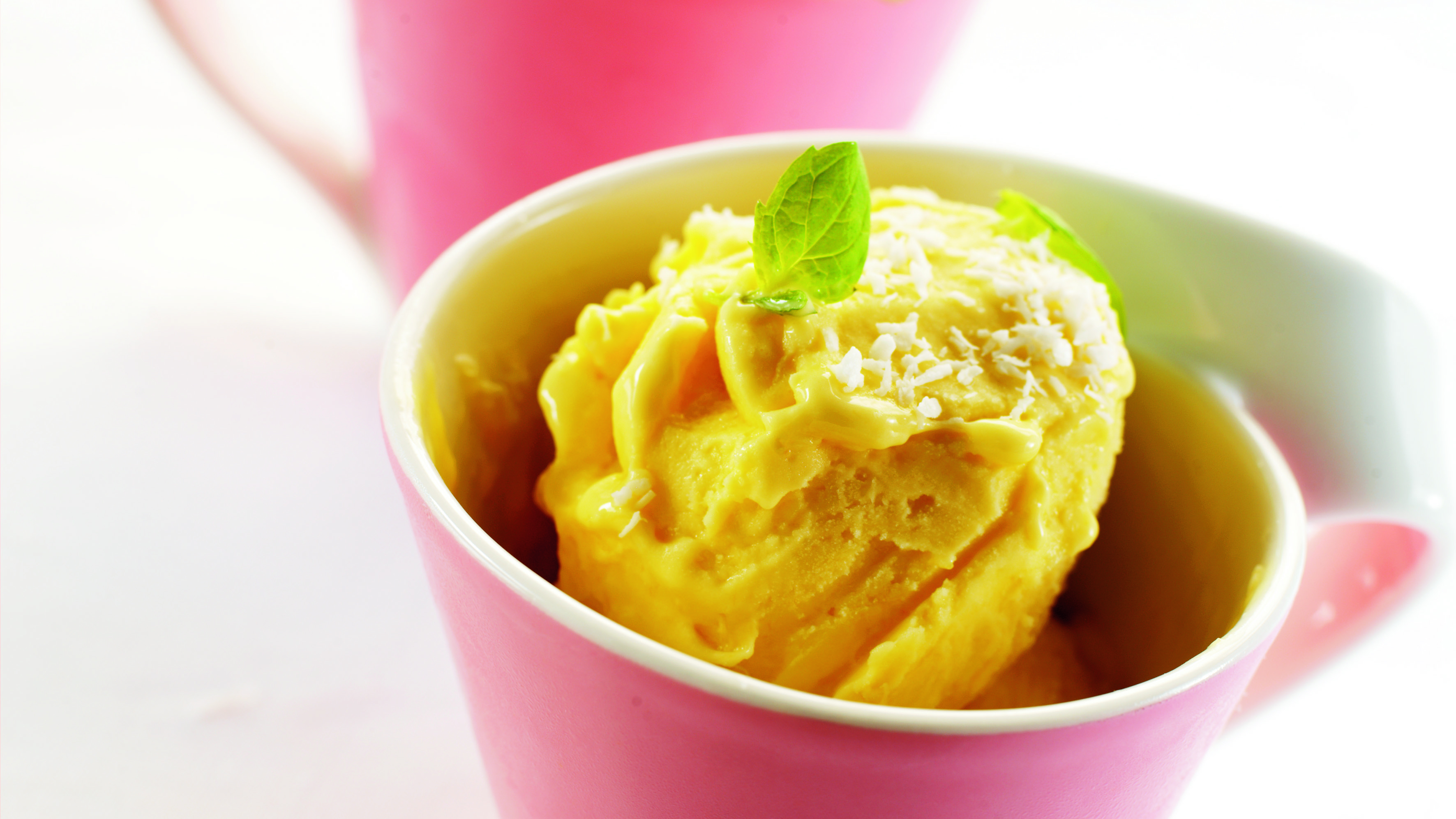 Maidoton mango-kookosjäätelö