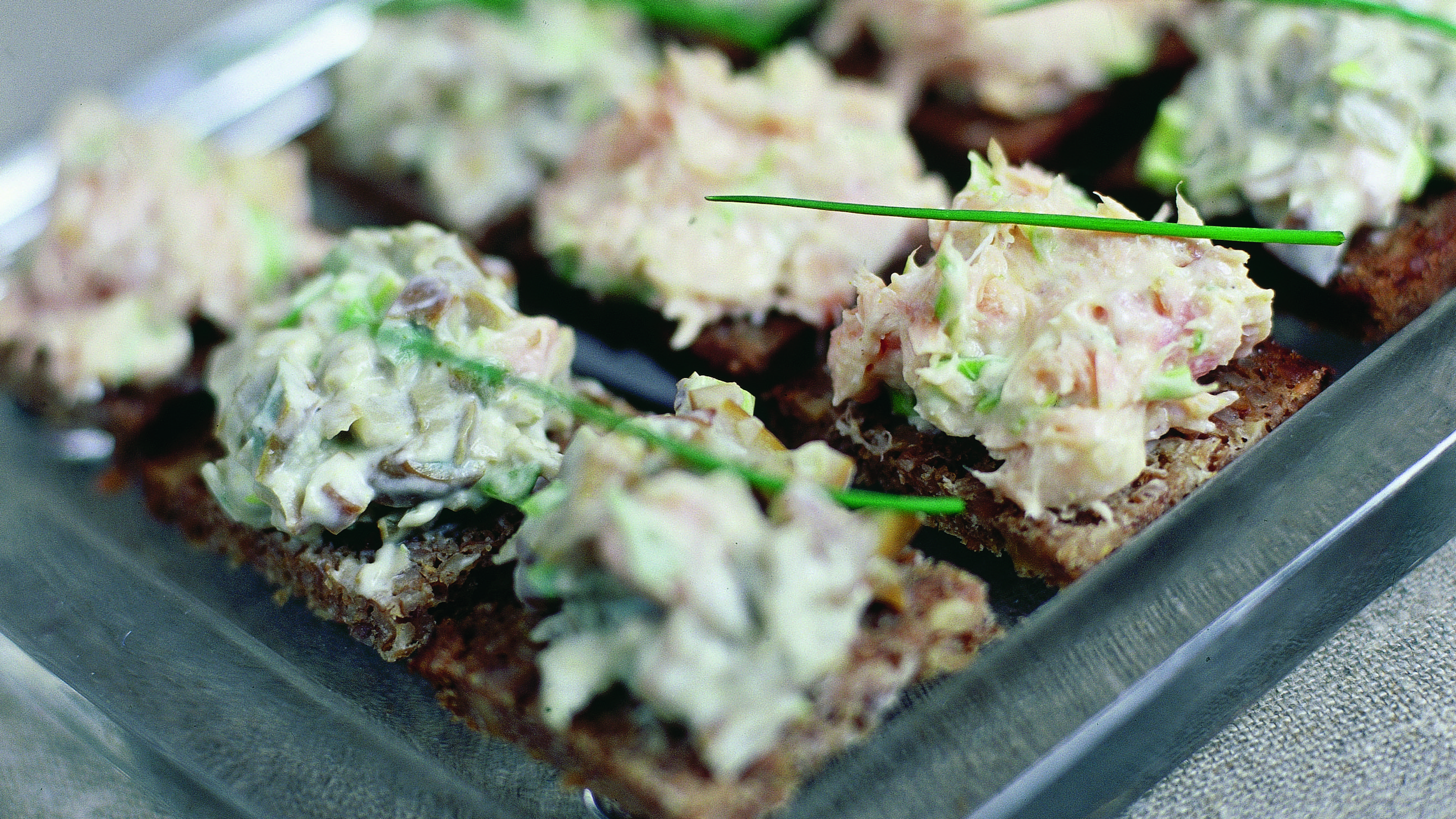 Omenaiset metsäsienileivät