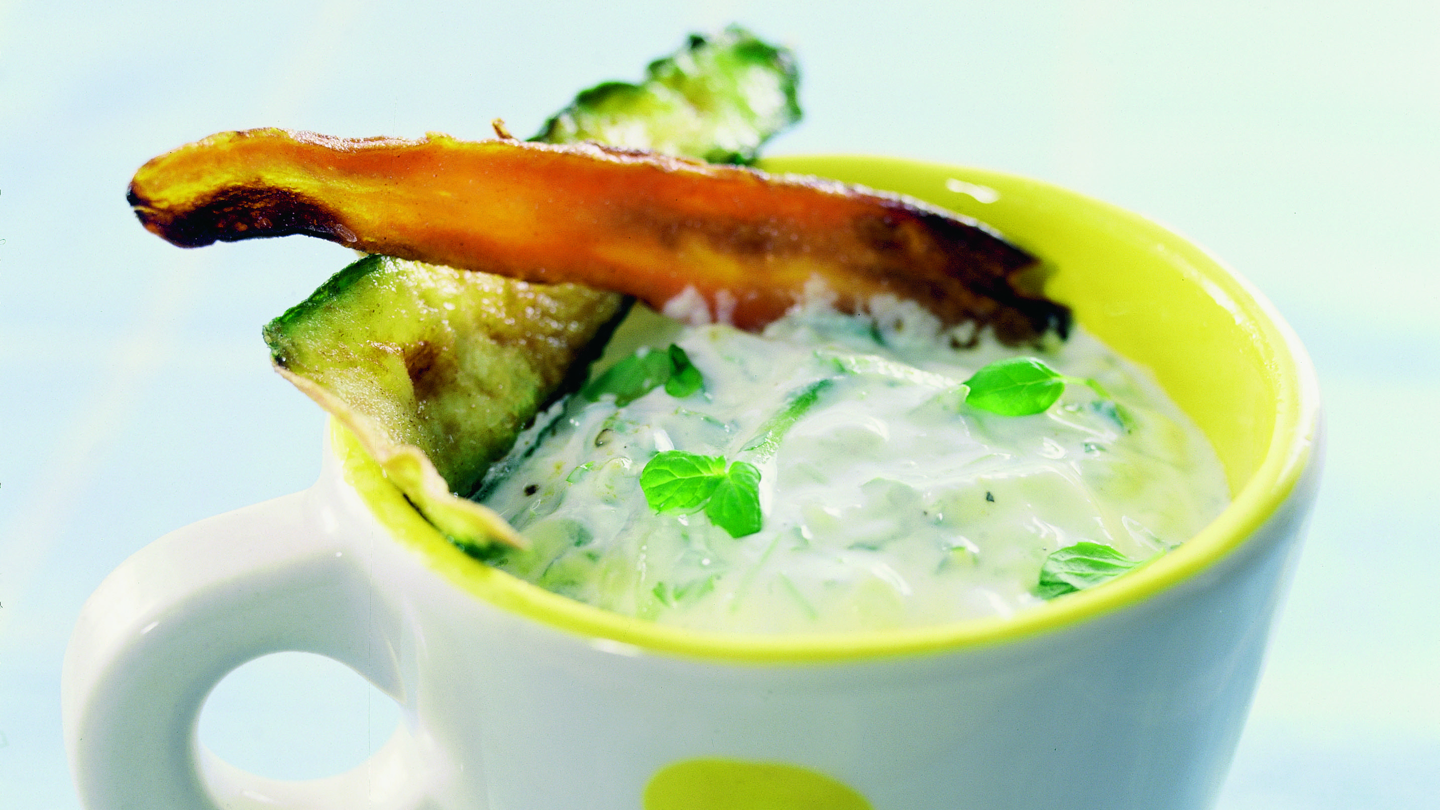 Tsatsiki ja kasvislastut