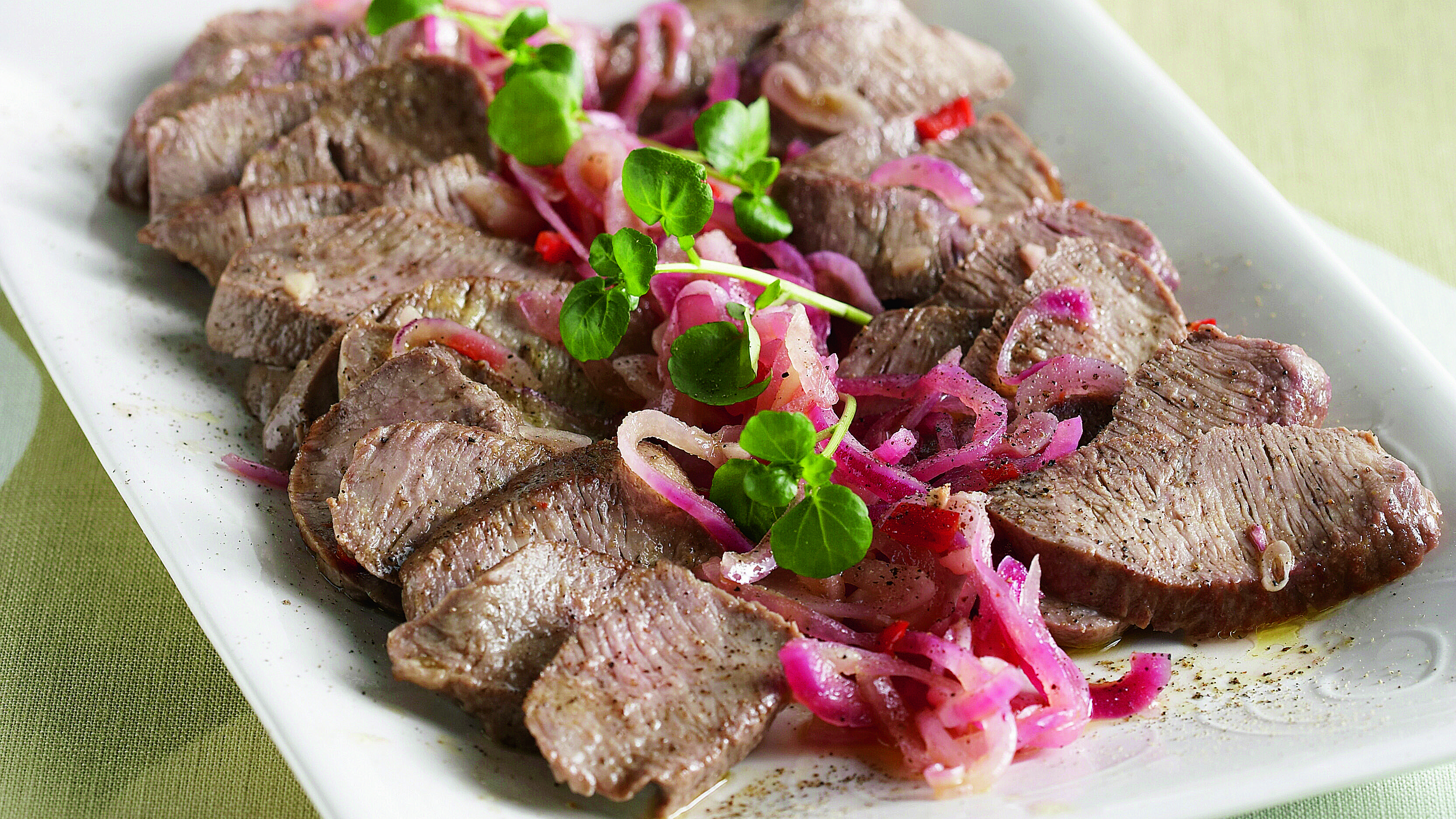 Yrttimarinoitu lampaanfilee