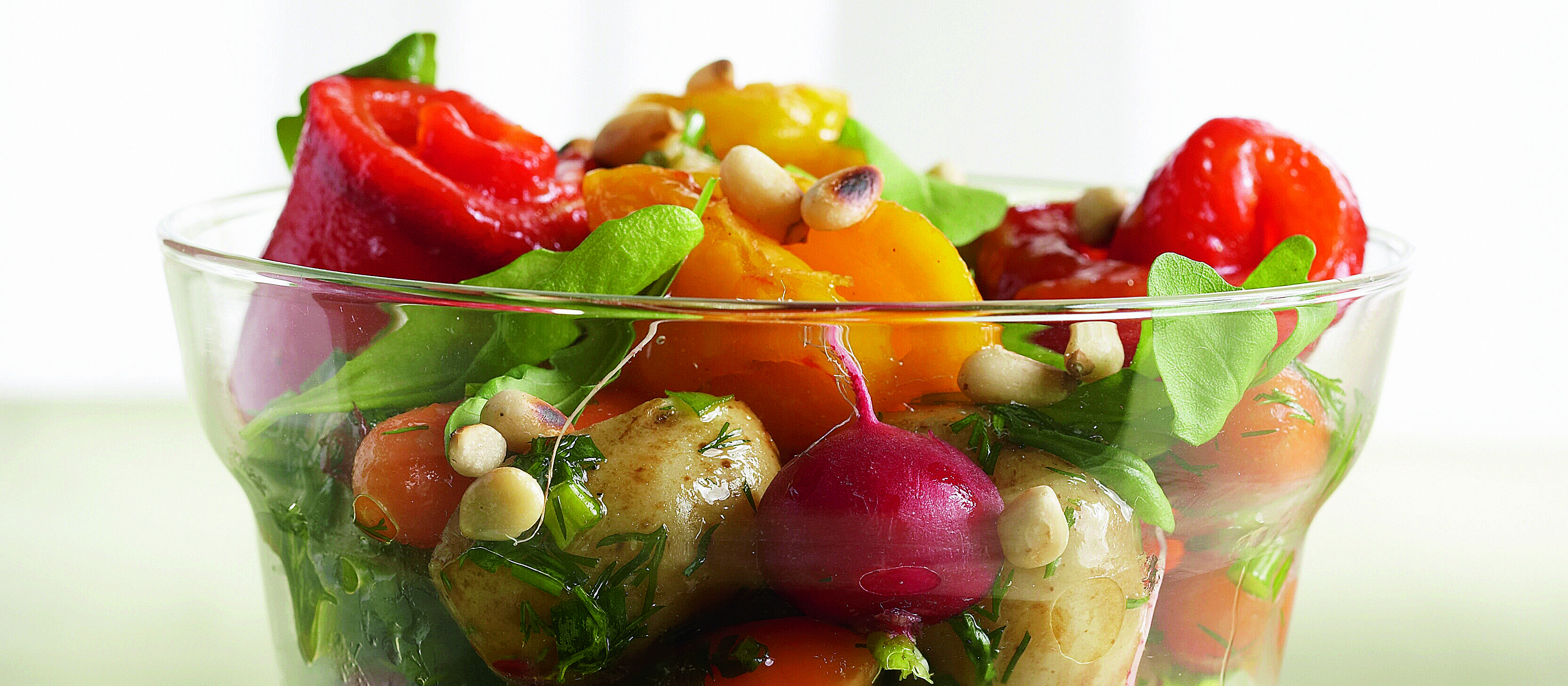 Kevään kasvissalaatti