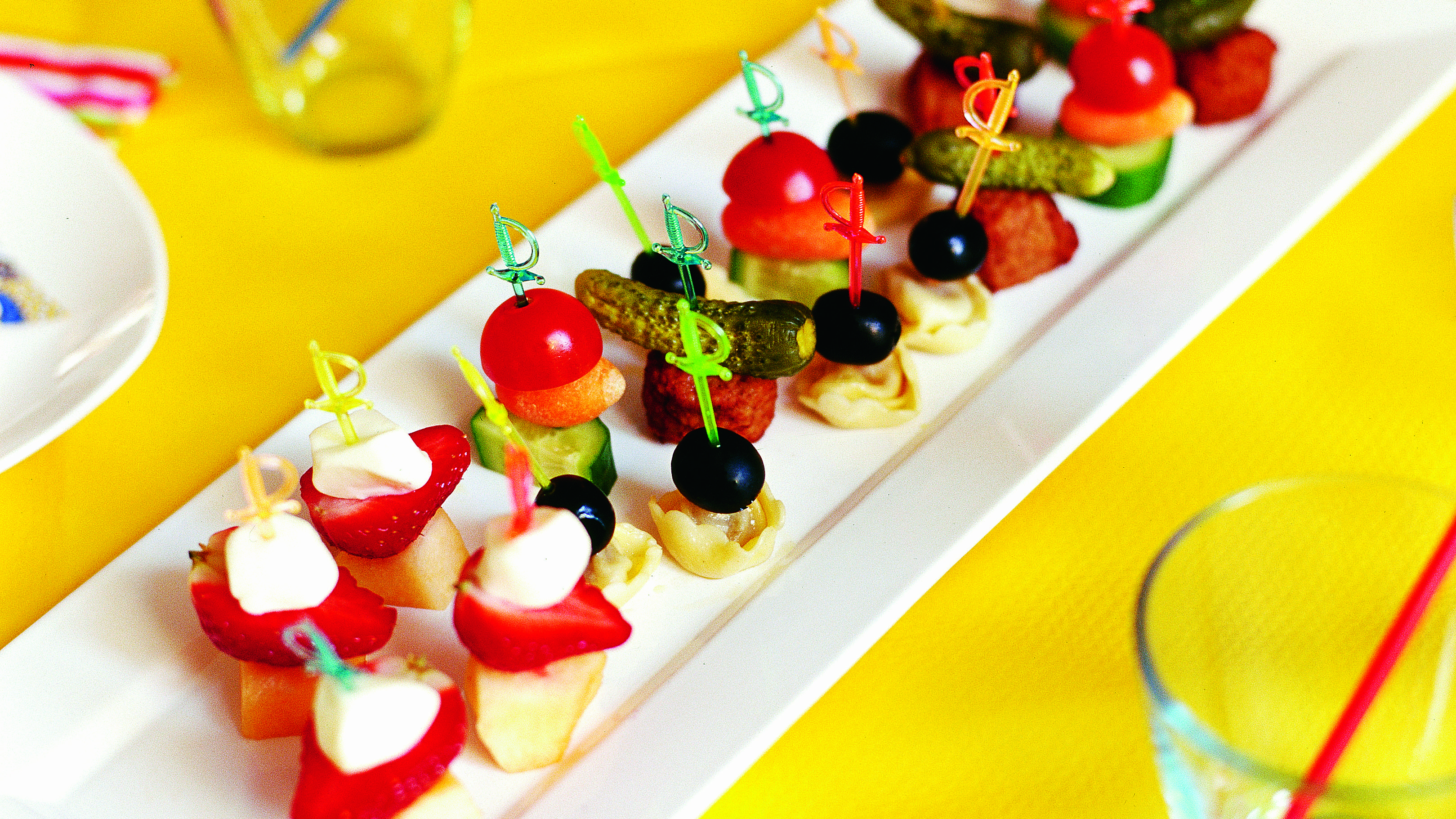 Lasten cocktailtikut