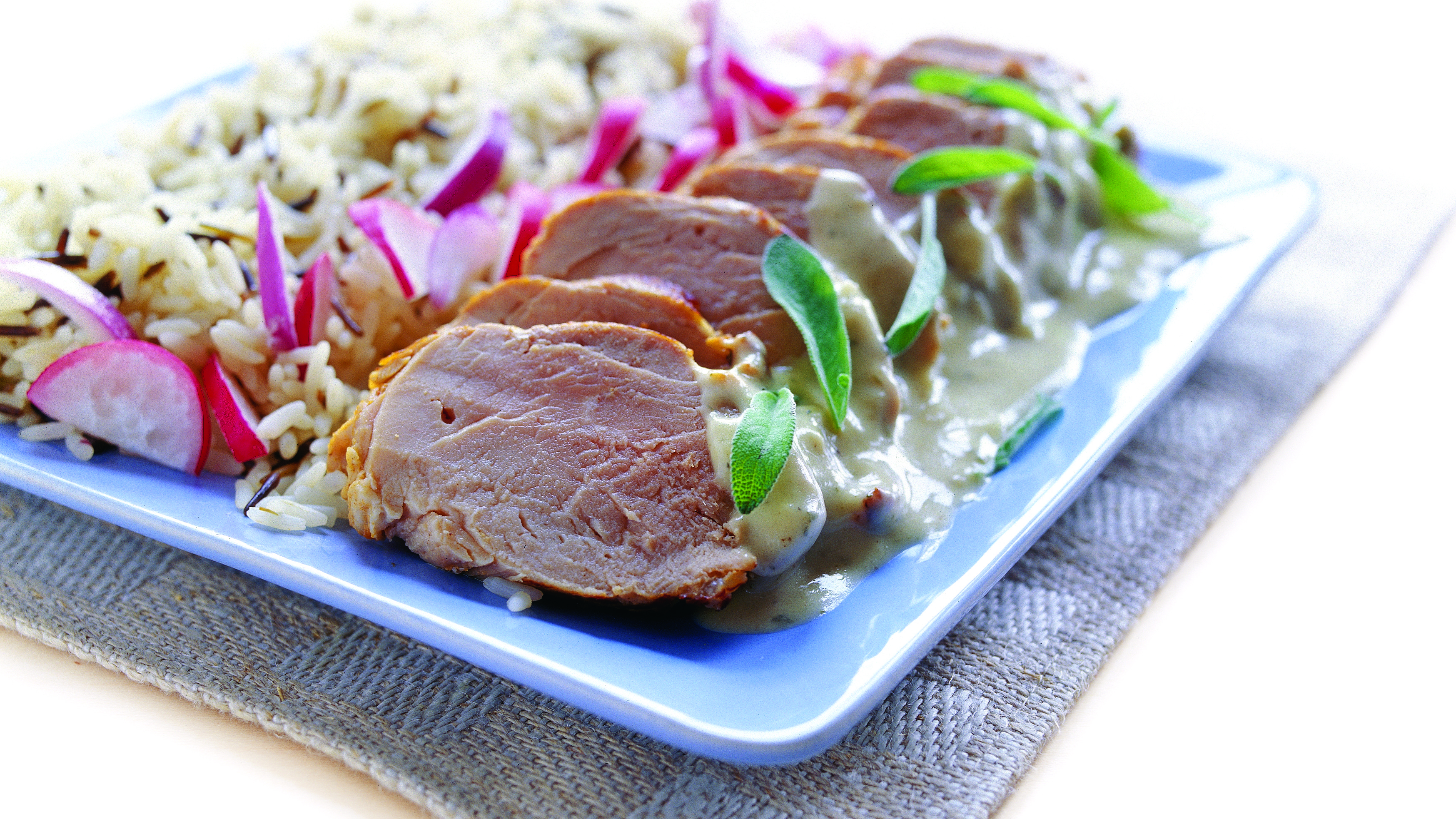 Possua salvia-kermakastikkeessa