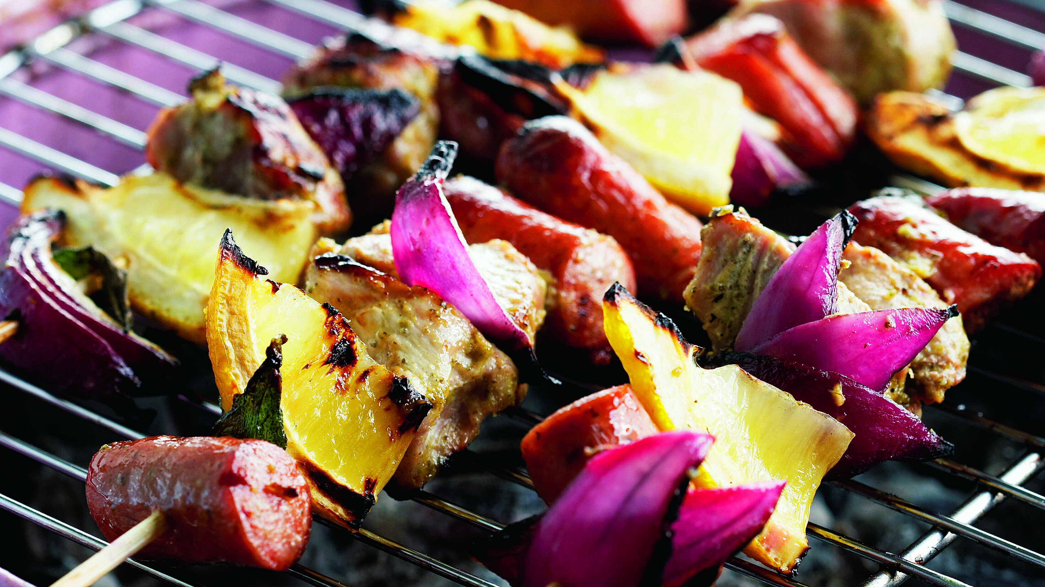 Makkara-possuvartaat ja sitruunakastike