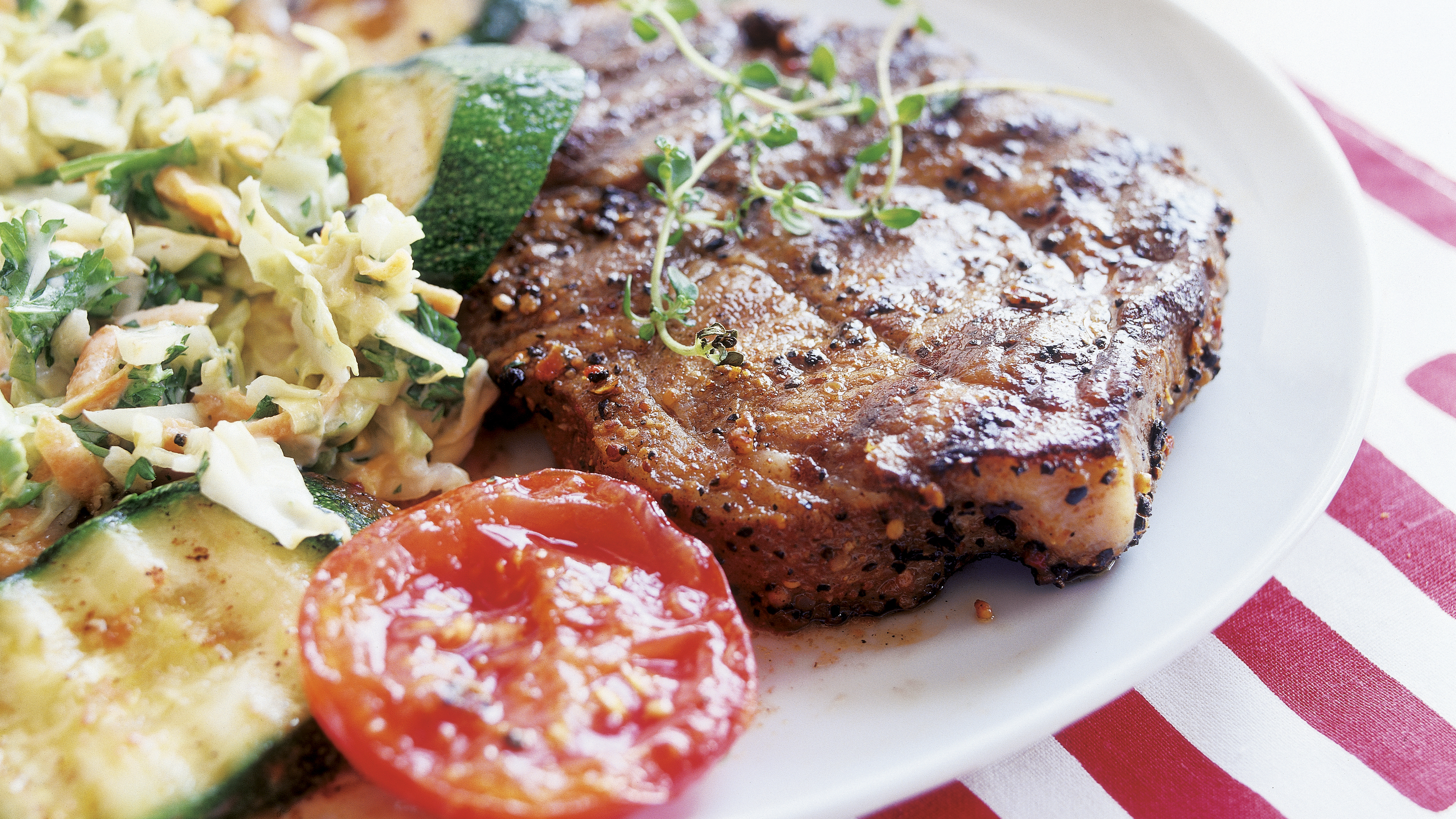 Kasslerpihvit ja coleslaw