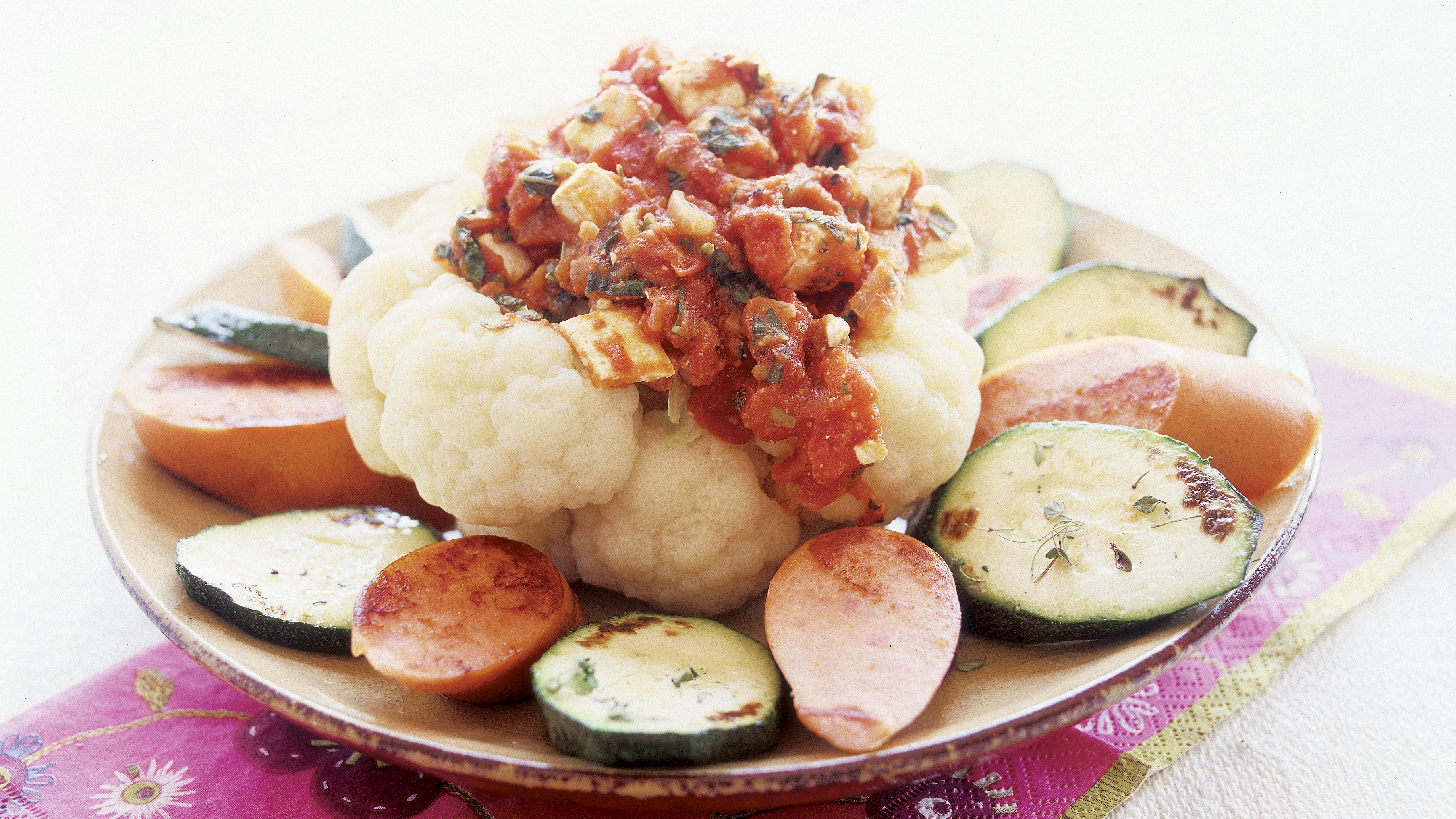 Tomaatti-fetatäytteinen kukkakaali