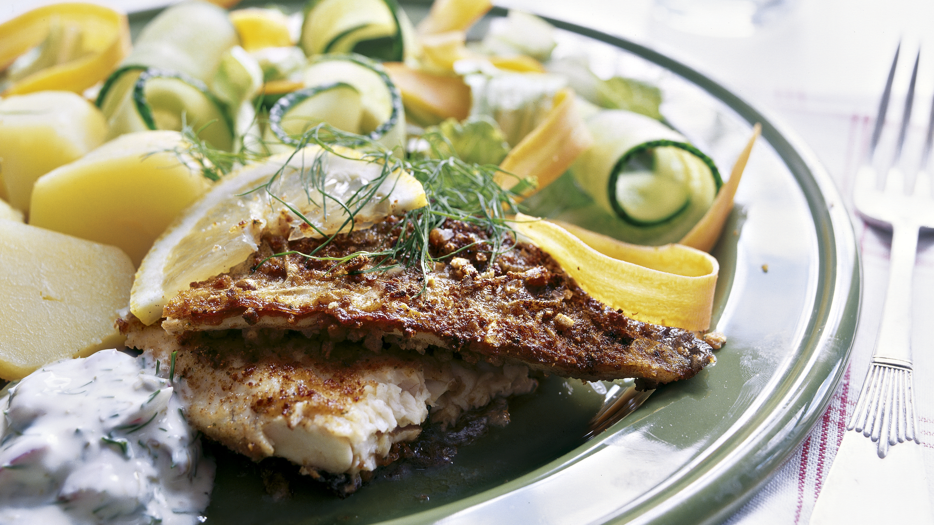 Rukiinen siika ja kapris-jogurttikastike