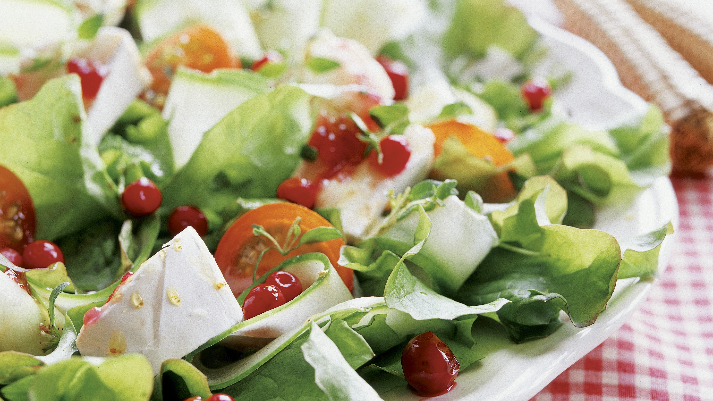 Puolukkainen briesalaatti