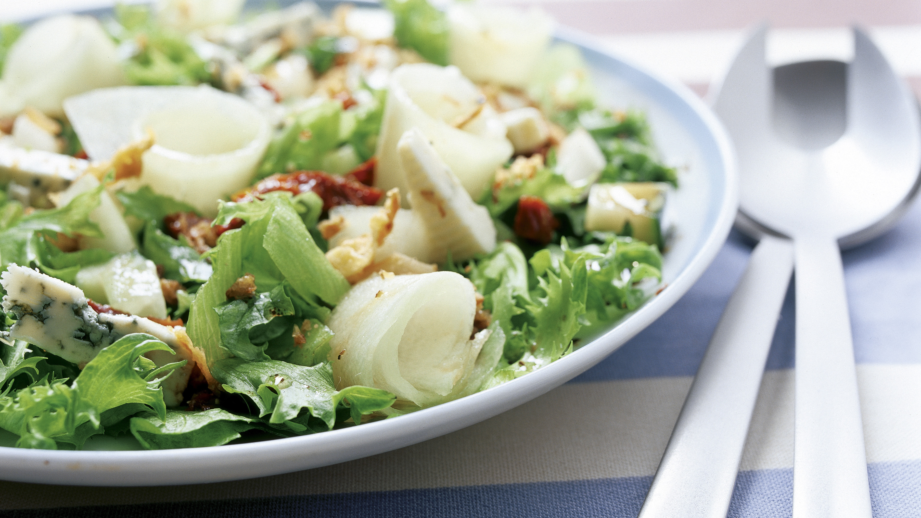 Merenneidon sipulisalaatti