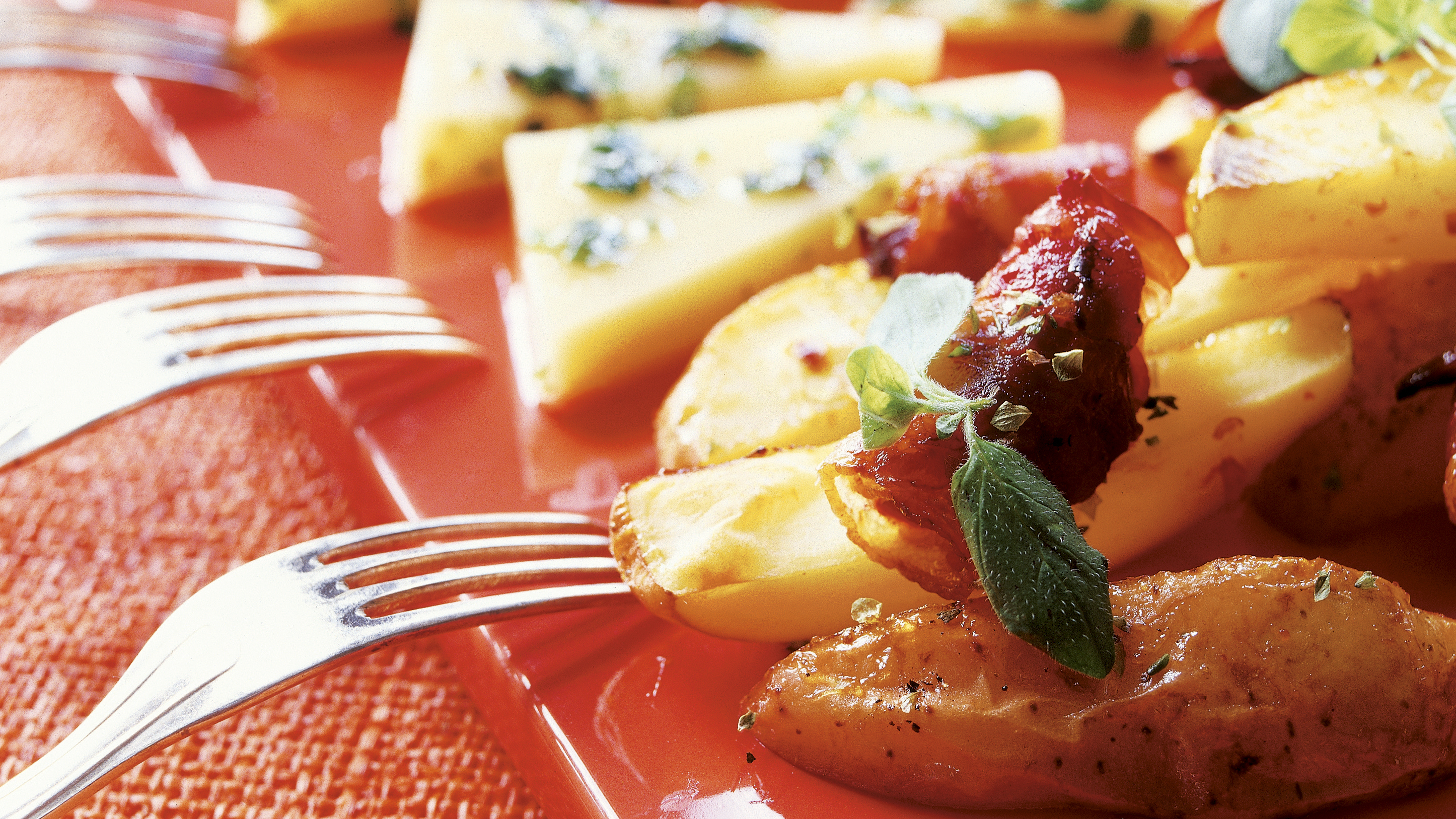 Hunaja-yrttimarinoitu juusto