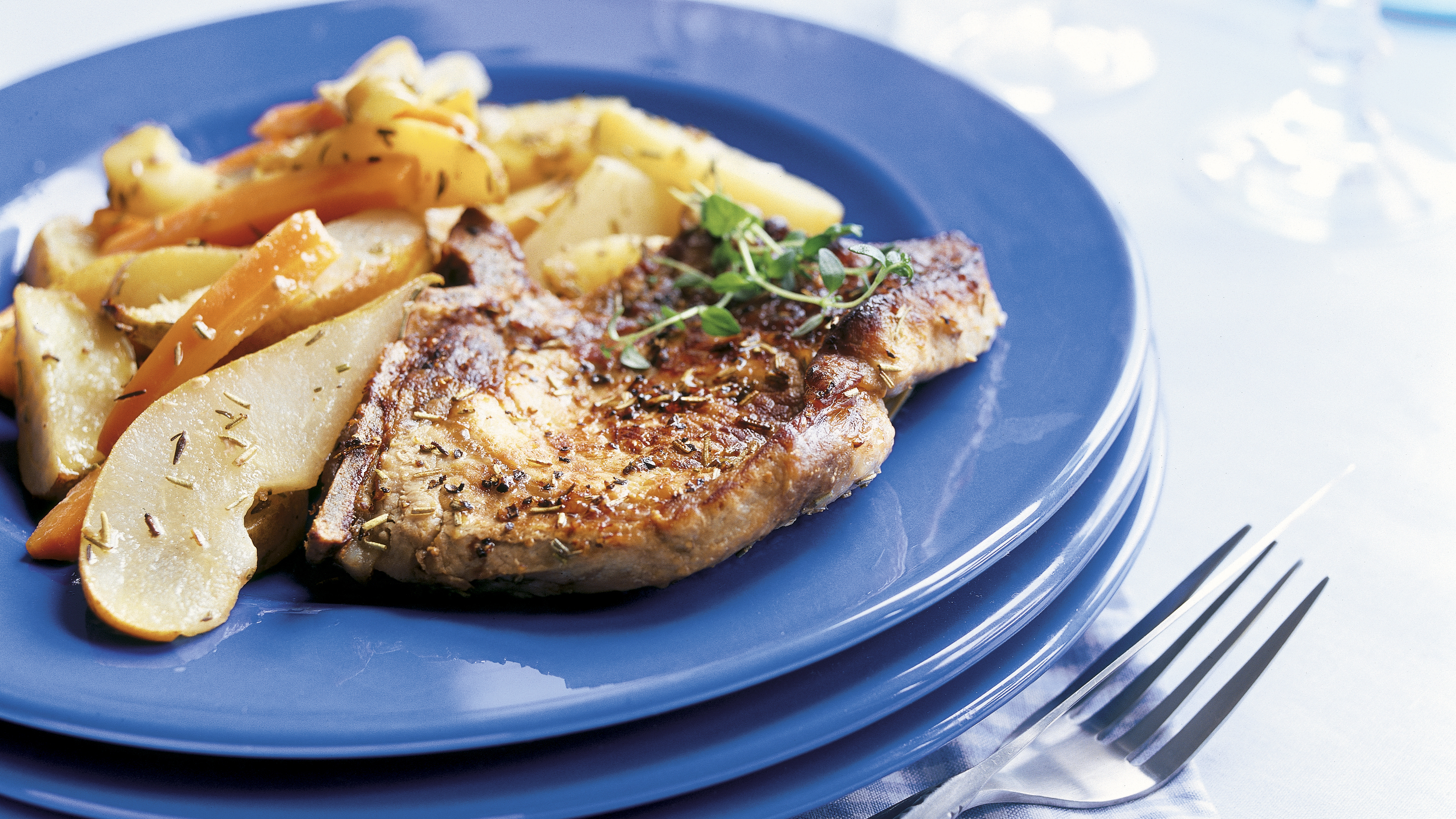 Uunikyljykset perunan ja päärynän kanssa