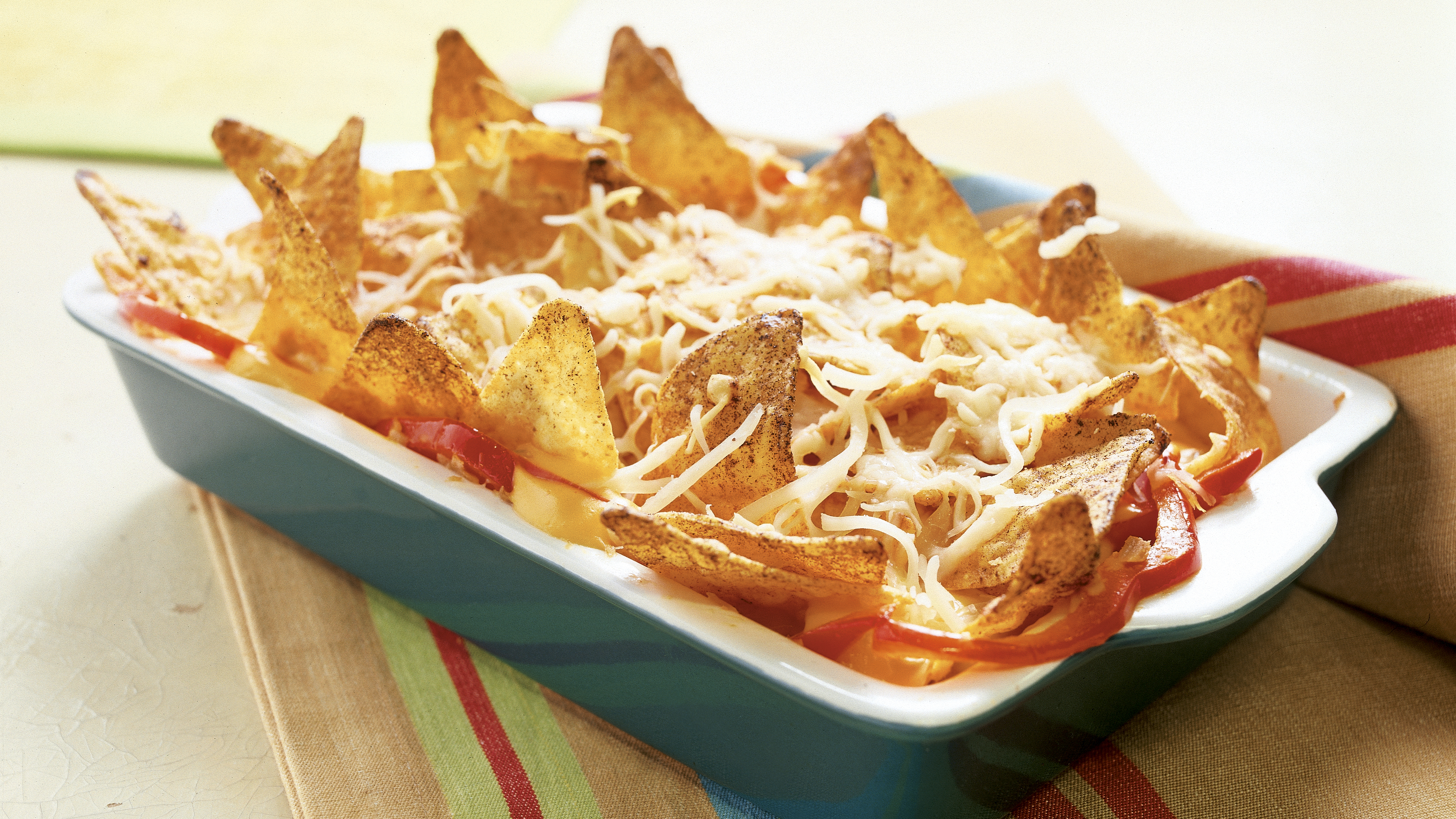 Tulinen tonno-nachosvuoka