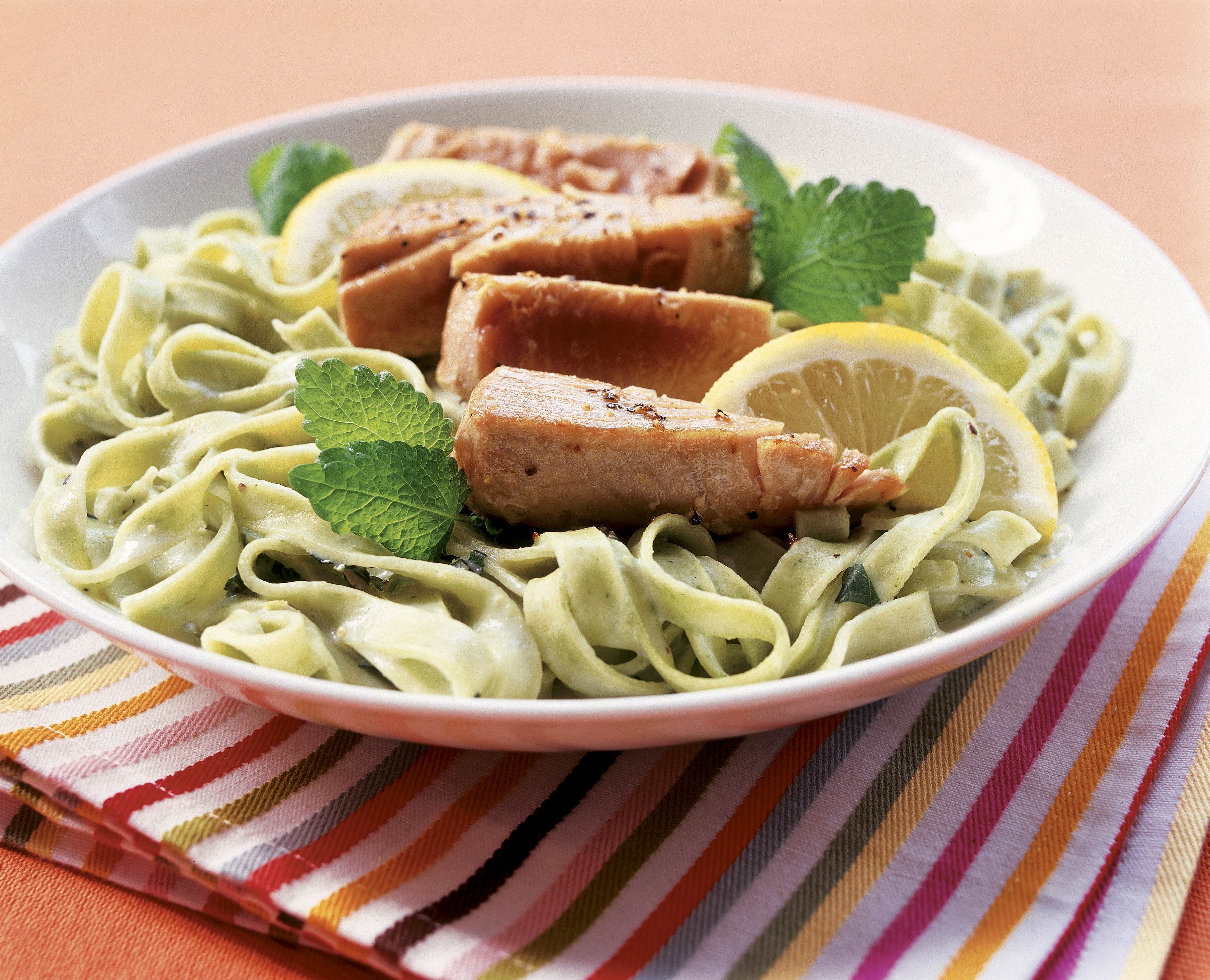 Pariloitu tonnikala ja kermainen sitruunapasta