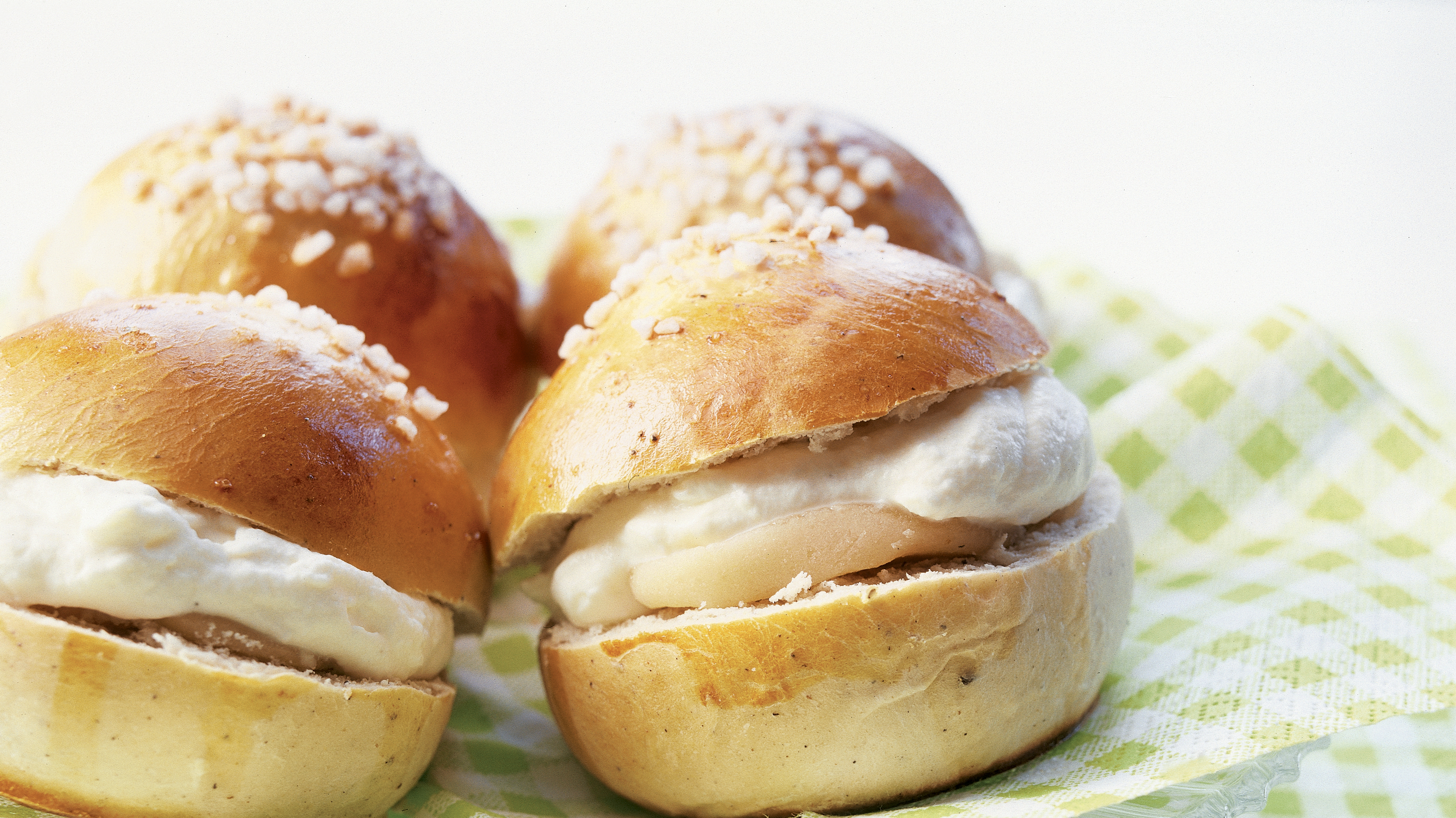 Mantelimassa laskiaispullille 