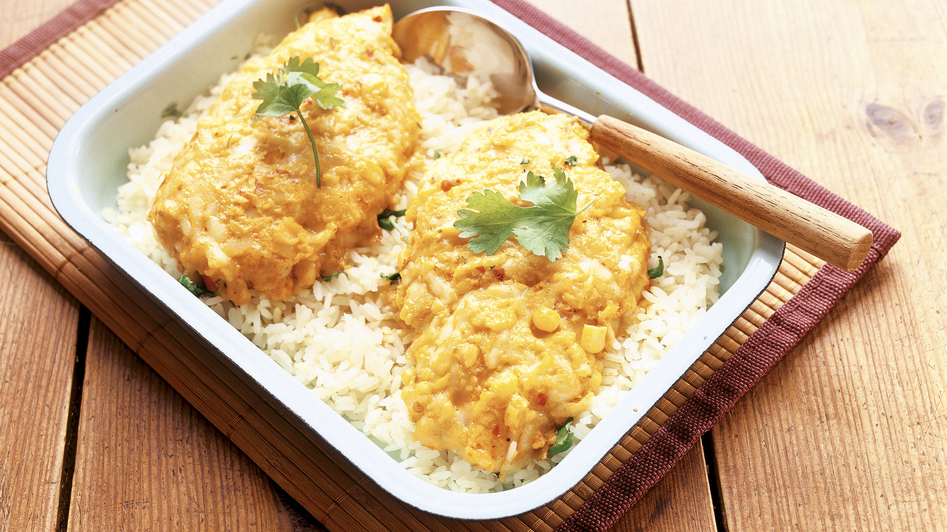 Broilerinfileetä maissipeiton kätkössä