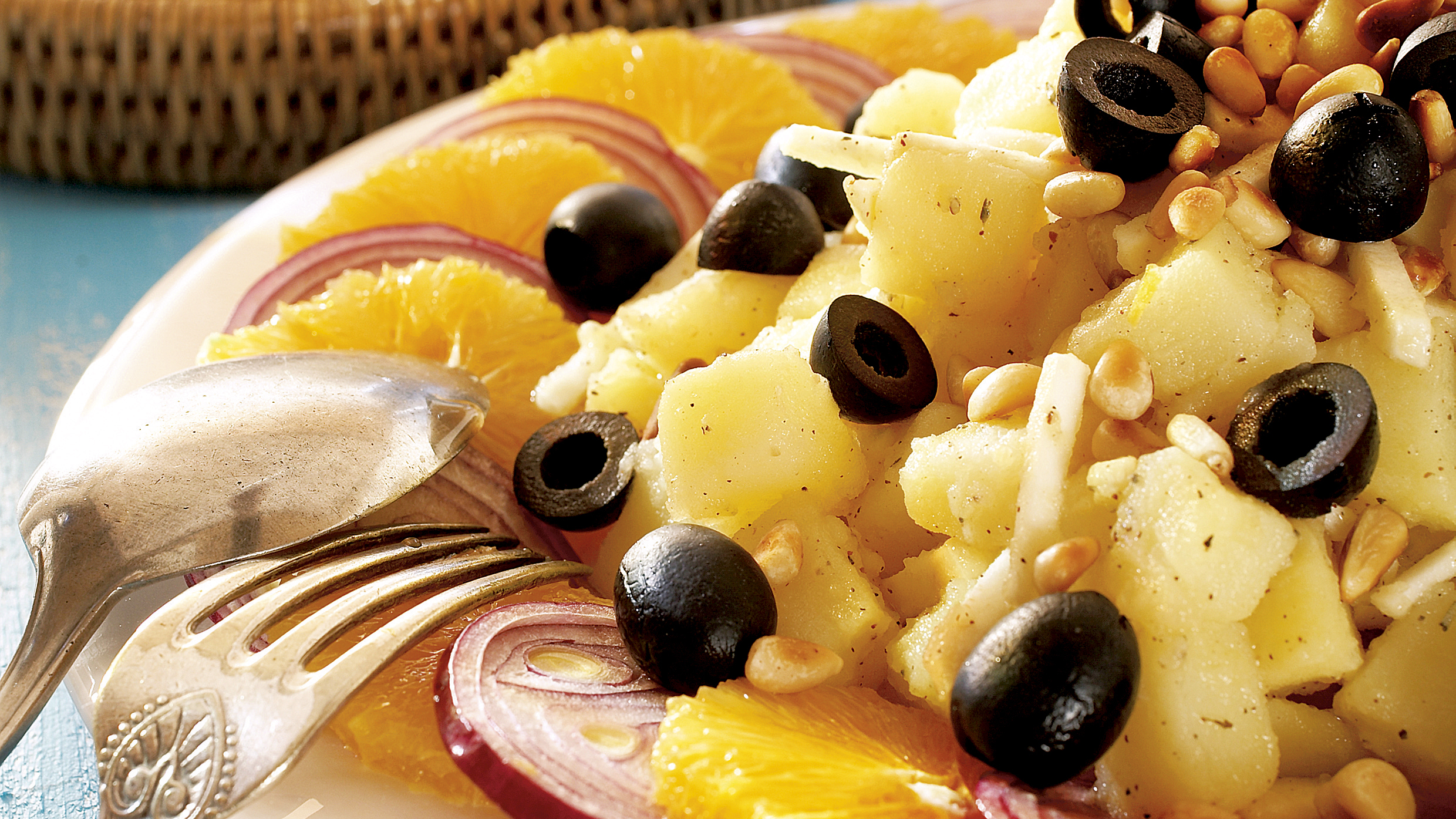 Kreikkalainen peruna-appelsiinisalaatti