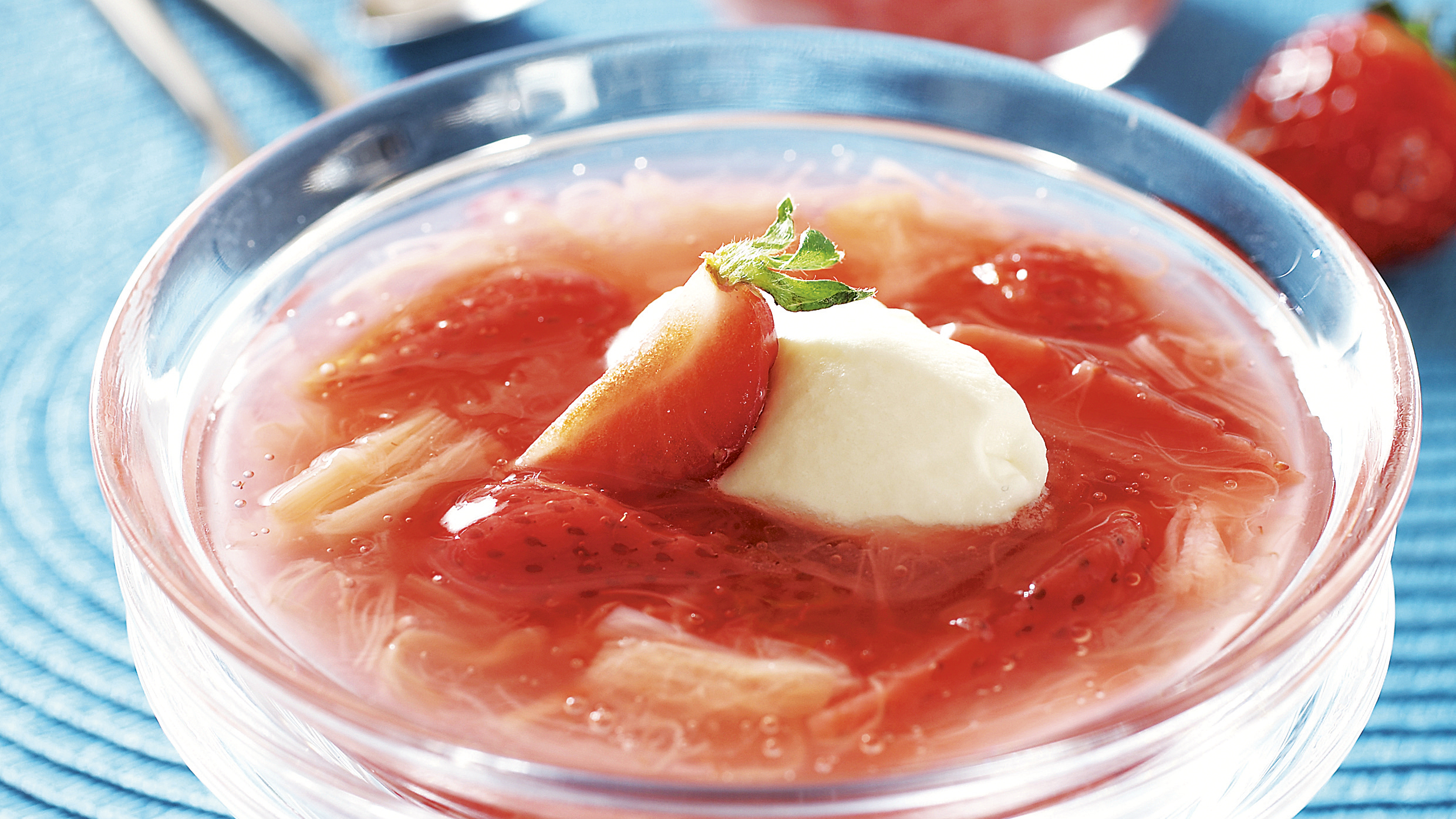 Raparperi-mansikkakiisseli