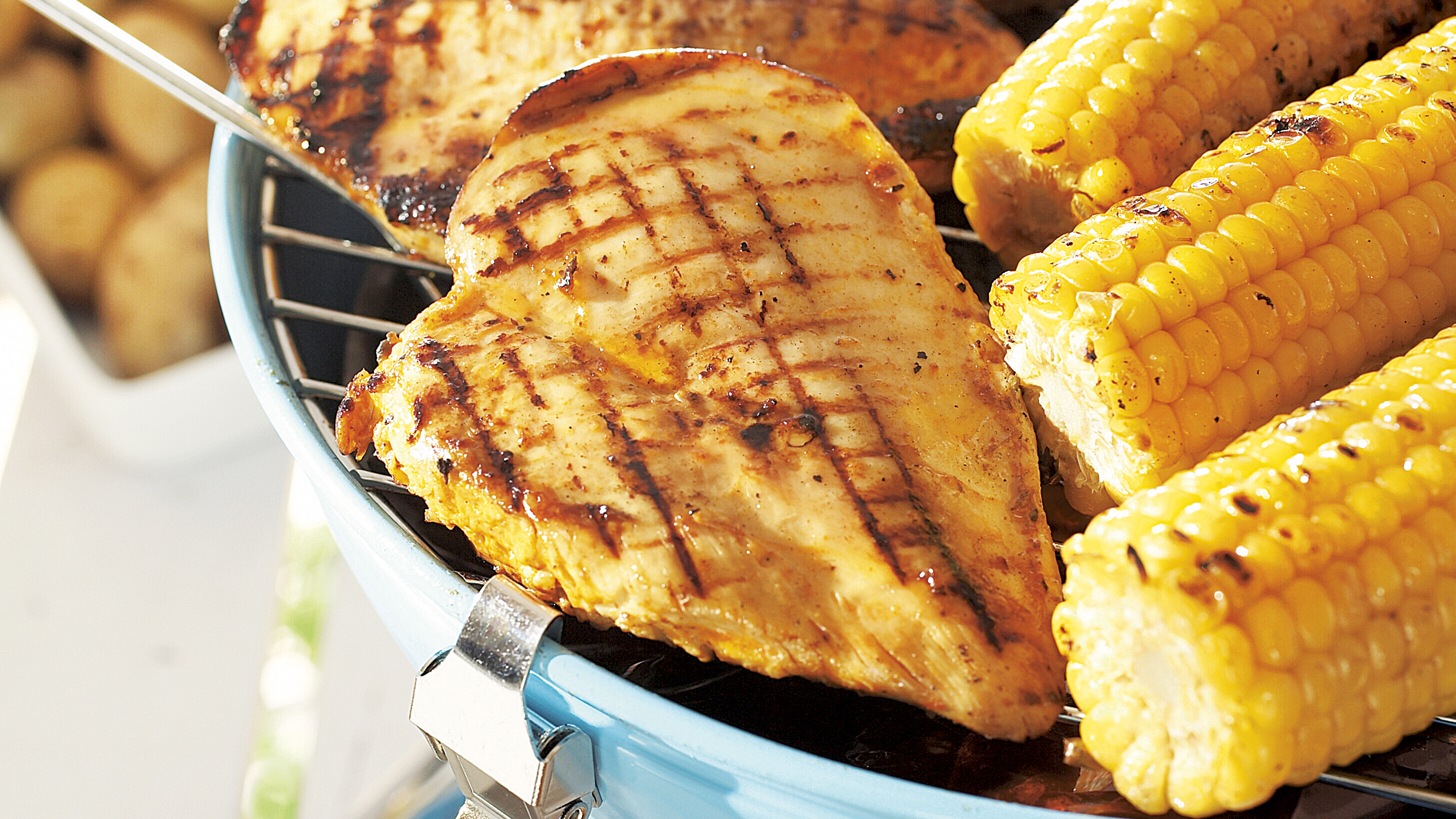 Broileri ja grillattu maissi